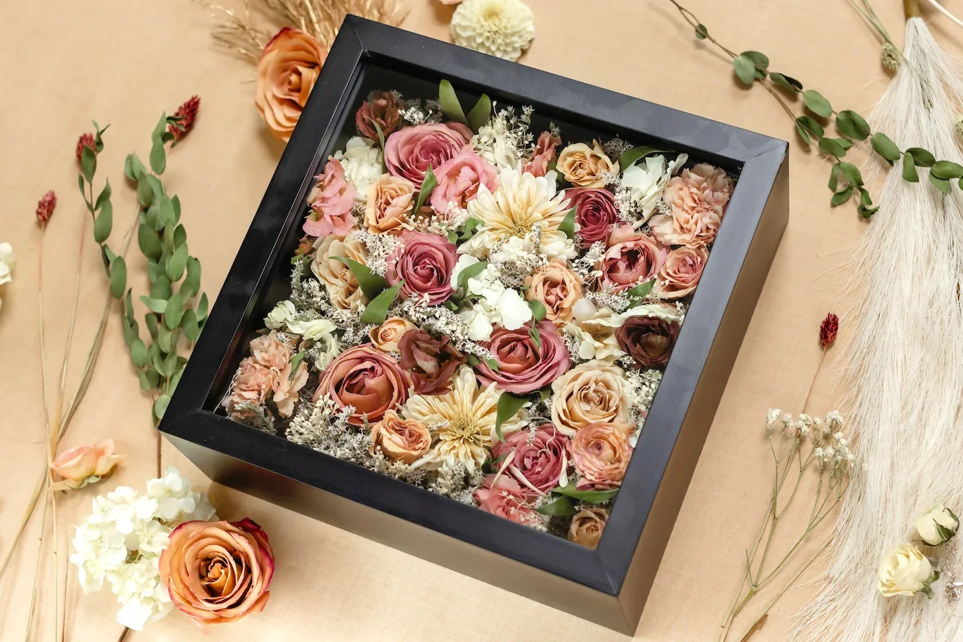 black-shadow-box-preservation-bouquet-dried-flowers-3.webp