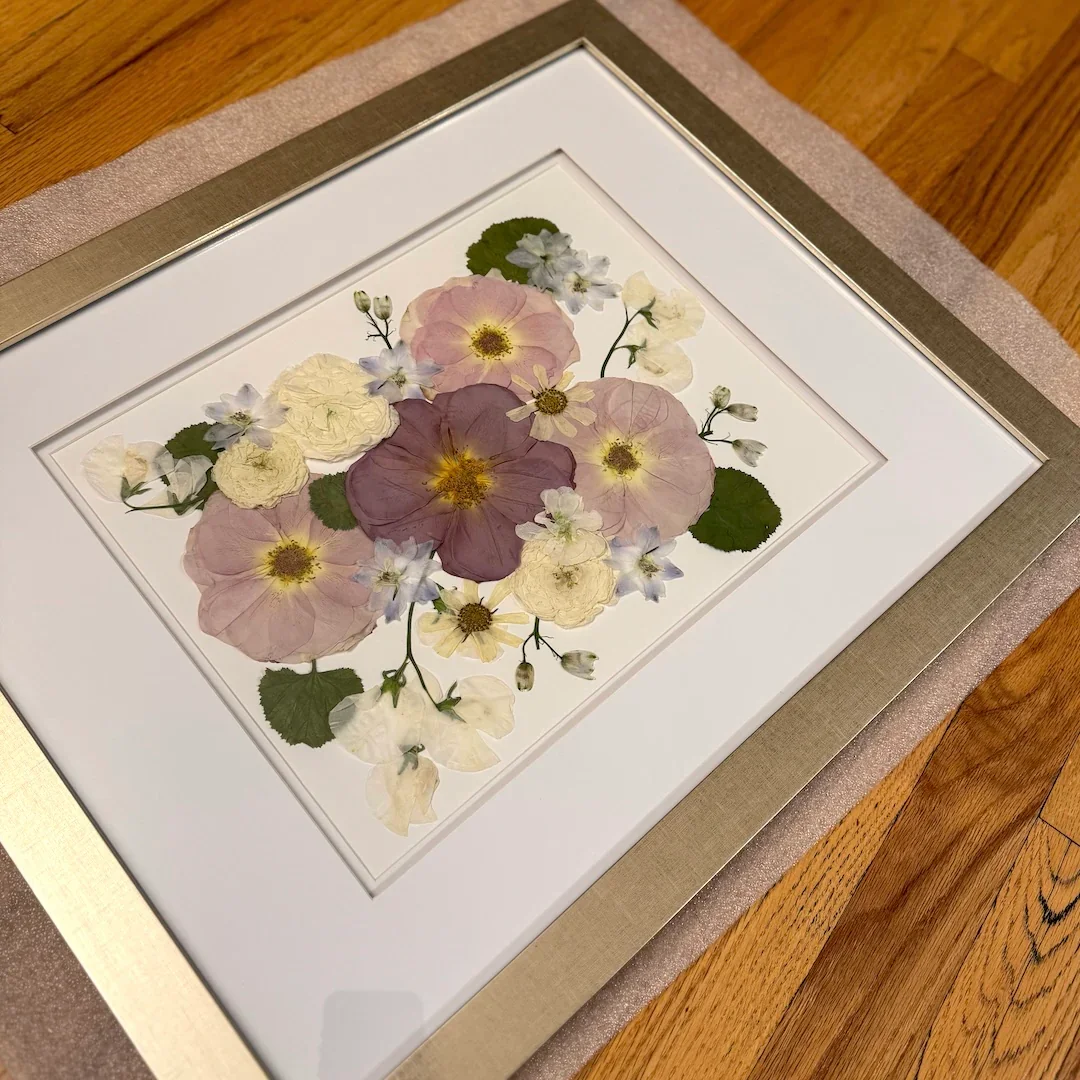 gold-pressed-frame-flower-preservation-wedding-bouquet-2.webp