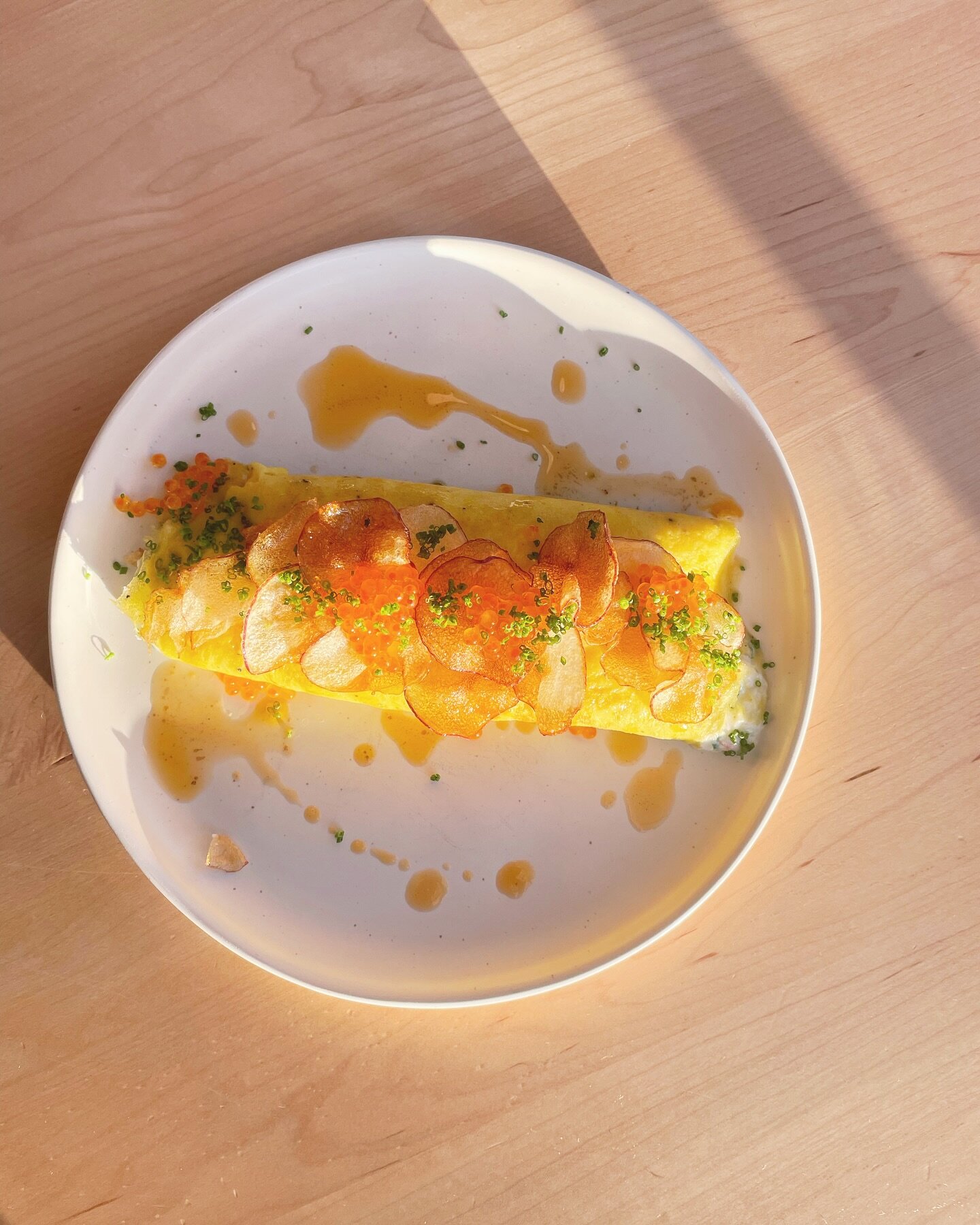 Get your fix this weekend before we close for winter break!!!! Open 8-1 this Saturday, 1/27 &amp; Sunday, 1/28. 
&bull;
peekytoe crab omelette, meyer lemon, trout roe, toasted brioche 🦀