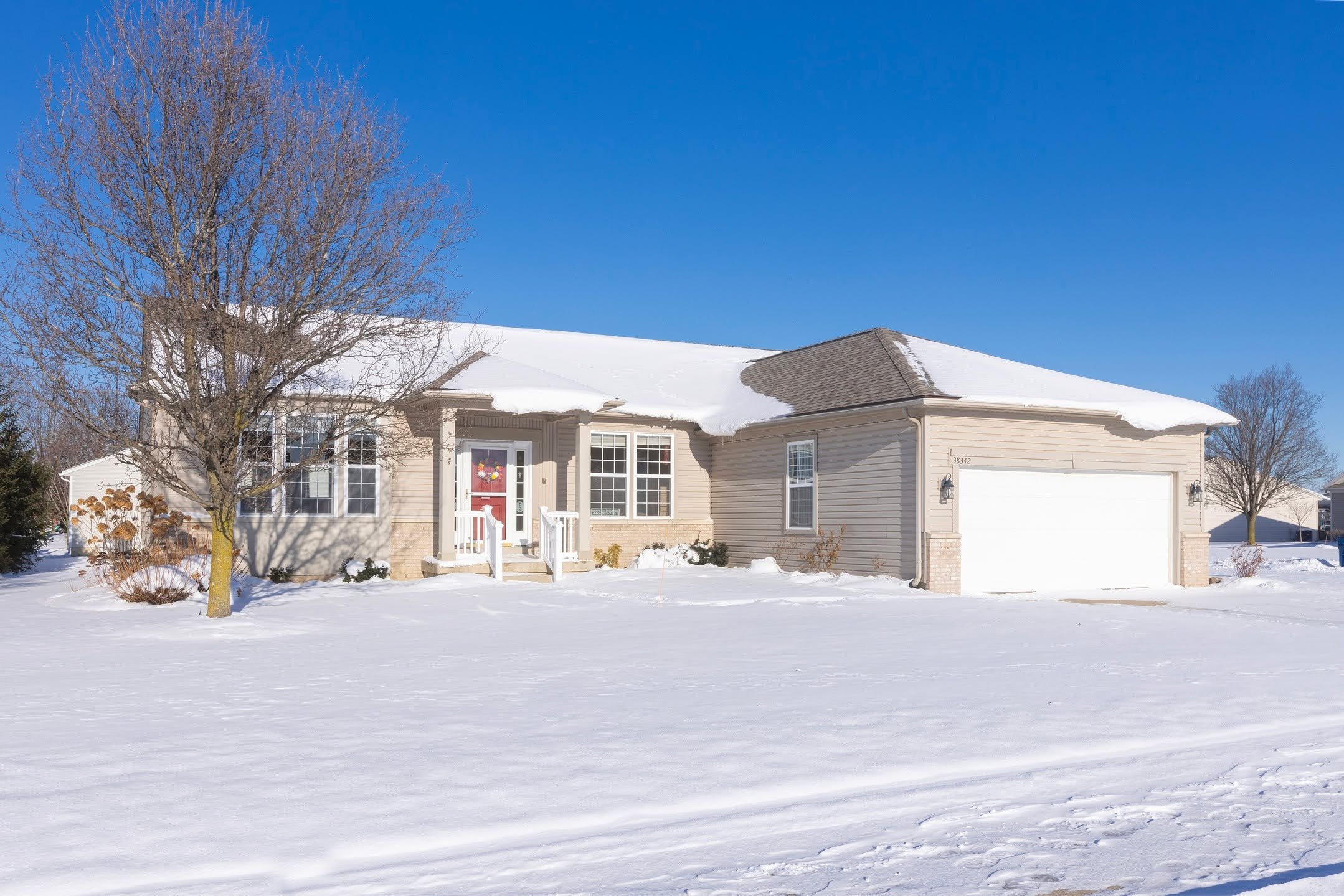 New Listing in North Ridgeville!

Welcome to 📍38342 Kingsbury Drive, North Ridgeville, a beautifully designed open-plan ranch in Pioneer Ridge, a sought-after Del Webb 55+ community offering the ease of maintenance-free living.

2 Bedrooms | 3 Full 