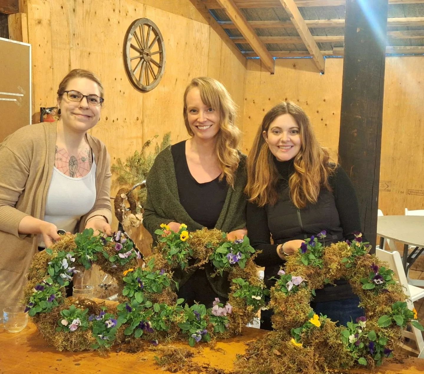 Had a wonderful evening with my ladies at @wildflowerfarmpg, creating this beautiful piece of art! T'was gifted by mother nature to grace our doorways! 🌱🌷💚

I highly recommend checking out their socials for future classes, or for their beautiful b
