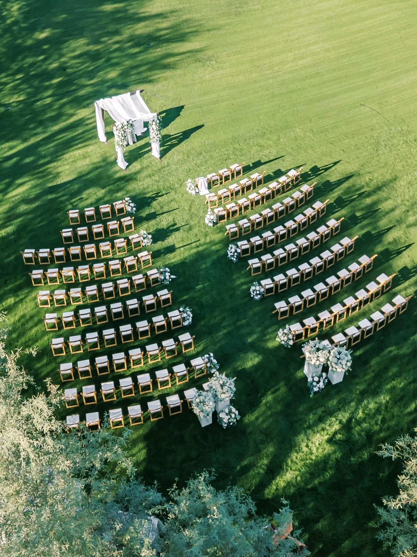 A beautiful wedding day at @phoenicianscottsdale with @njeventcollective for Hannah & Glen! 
With every emotion present, Hannah and Glen said “I do” under the chuppah and became husband and wife at the place where they first met🤍 Th