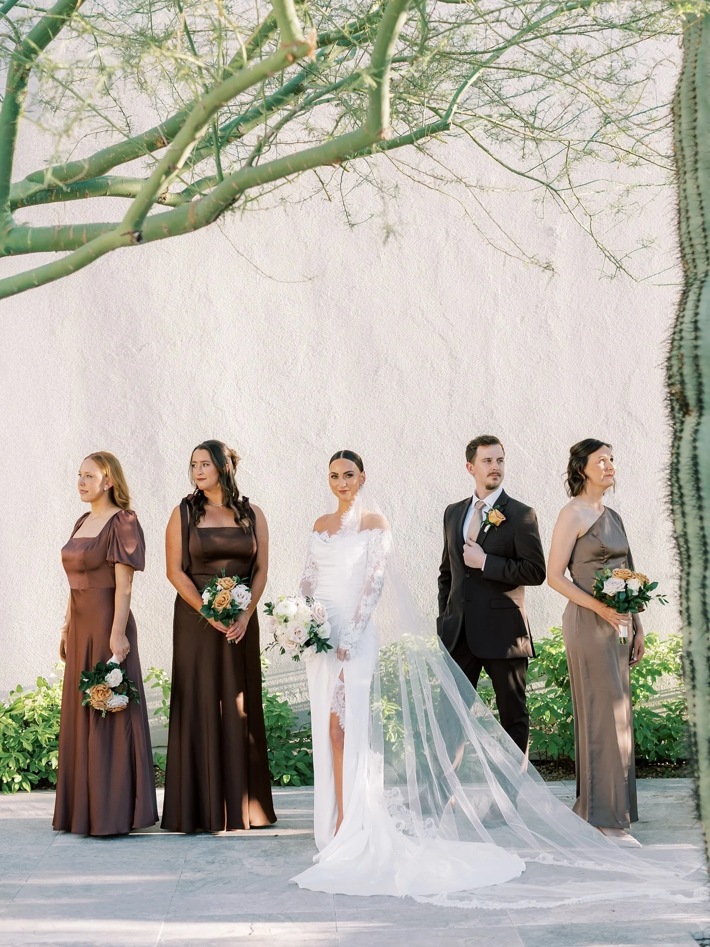 An editorial take on the people who mean the most.
Refined, intentional, elevated, and full of personality. Because every frame deserves to feel like it belongs in print🤎

Planning: @detailsweddingco 
Photographer: @meagangibsonphotography 
Venue: @