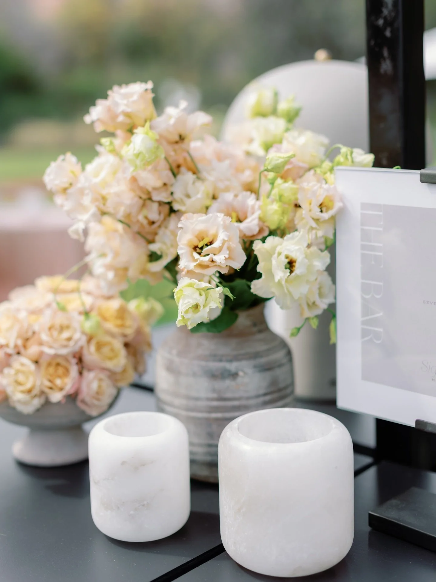 This impeccably designed cocktail hour under the Sedona red rocks was a highlight of this past Spring season. All of the beautiful details gave Priyanka &amp; Ben&rsquo;s guests space to relax and enjoy the view. Congratulations to my friend @emilyb.