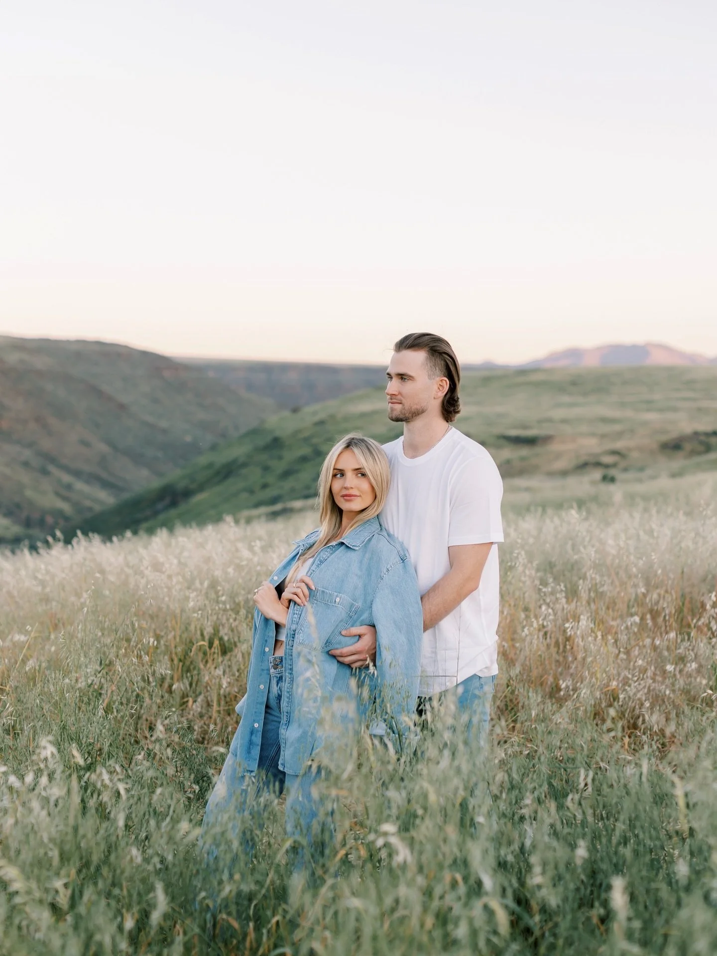 Sunset chasing with Bailey &amp; Aaron last night✨

Had the best time running through fields, pausing to enjoy the view and getting to know these two while capturing their engagement photos under the Arizona sun. 

It was a breath of fresh air to spe