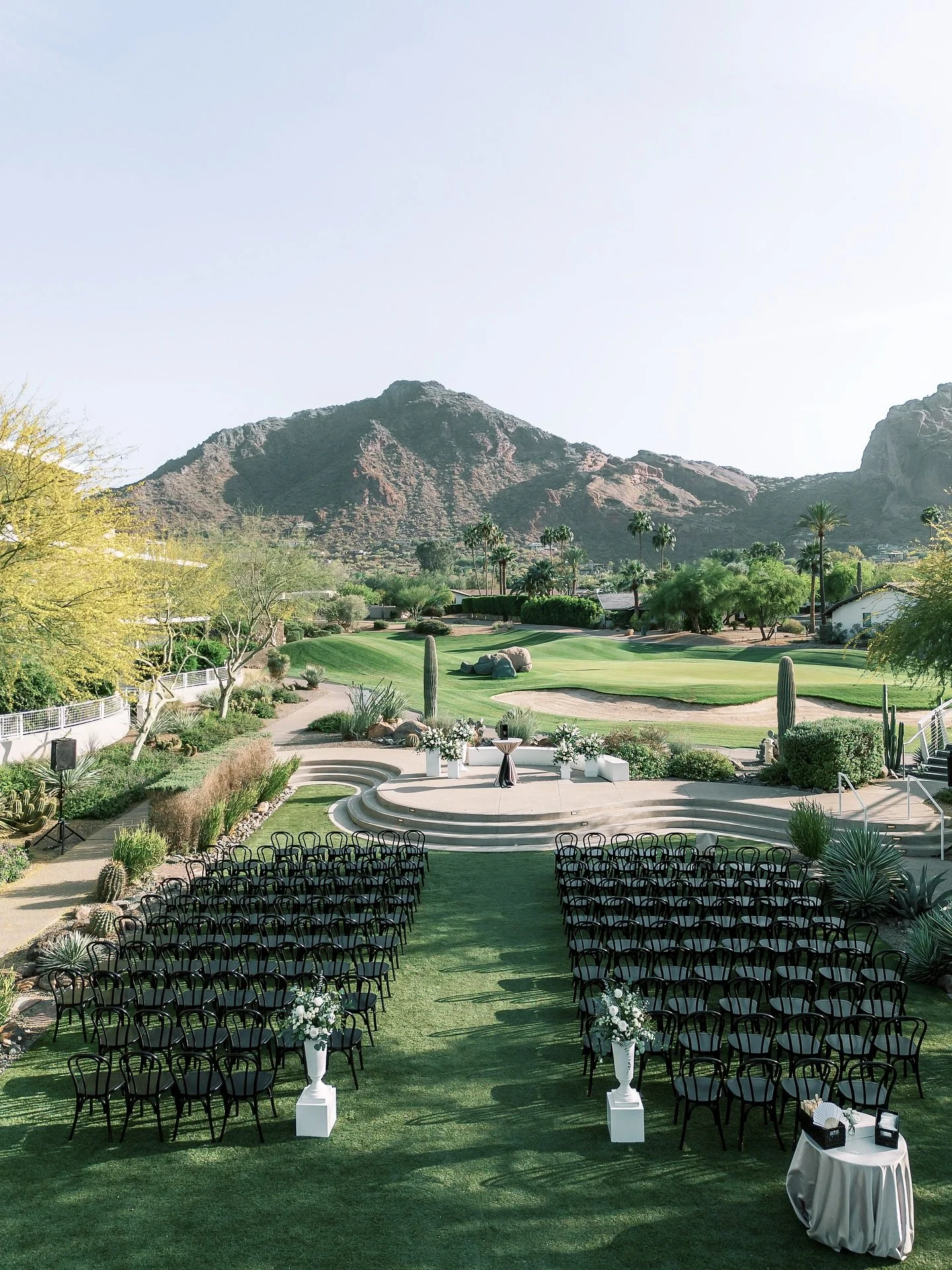 My favorite ceremony view in the valley🤍

See you again in a few weeks @mountainshadowsweddings 

Planning: @kdpeventsaz 
Venue + Catering: @mountainshadowsweddings 
Photography: @meagangibsonphotography 
Video: @serendipitycinema 
DJ: @tregothedj 
