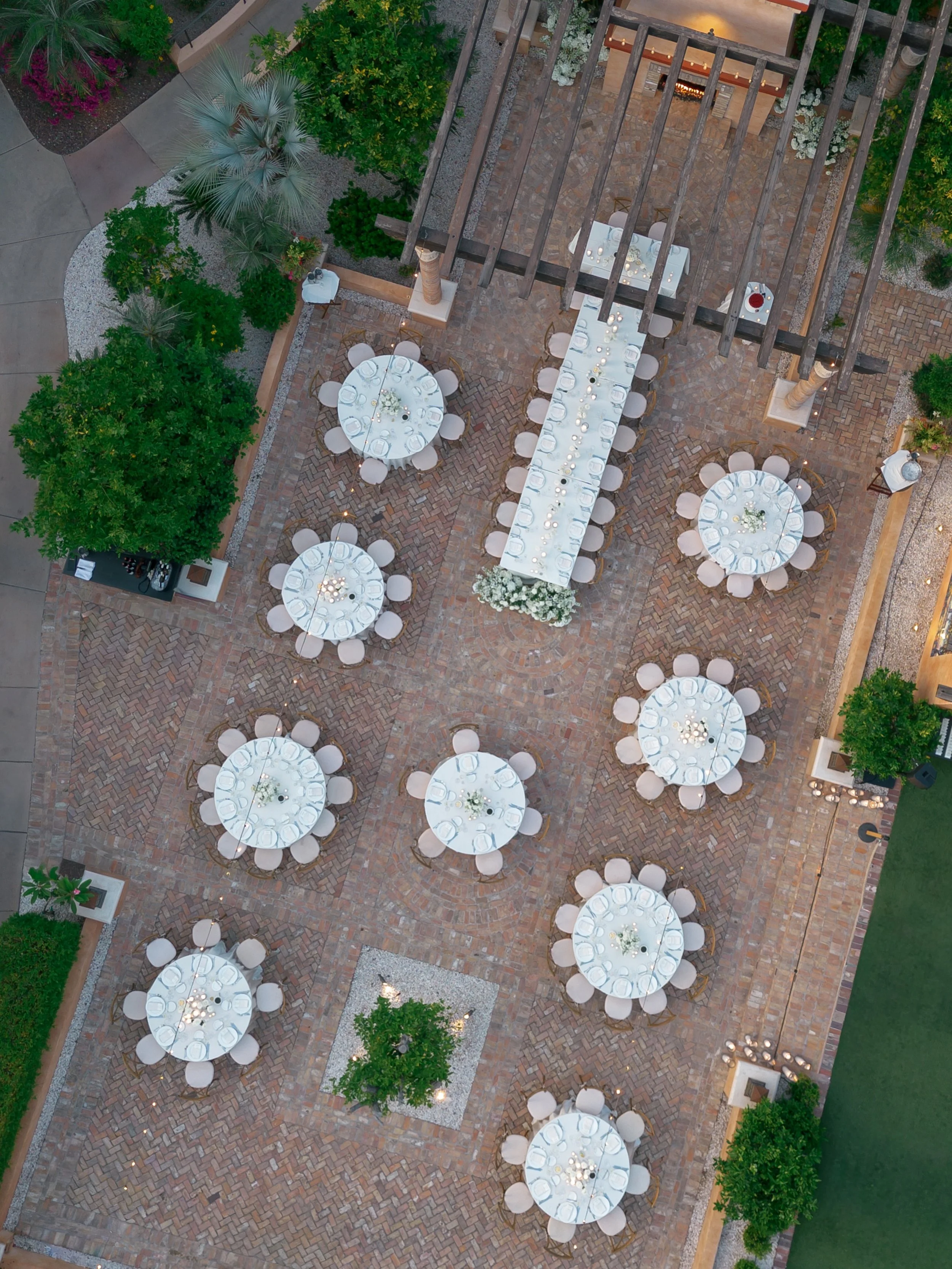 I will never not love a neutral color palette. With a backdrop like @royalpalmsweddings - what more do you really need? 

Planning: @inaweweddings 
Venue: @royalpalmsweddings 
Photography: @meagangibsonphotography 
Videography: @sufofilms 
Florals: @