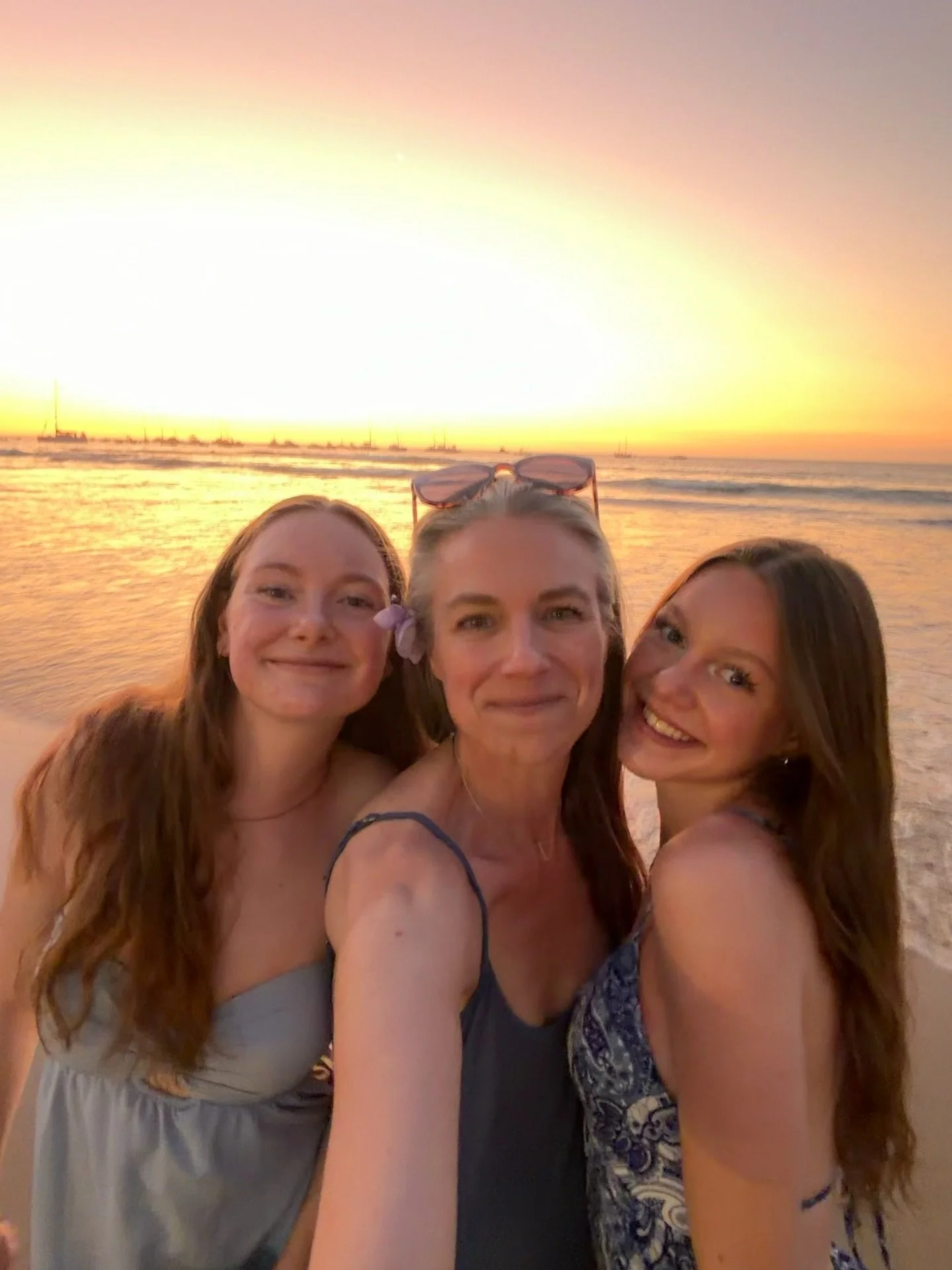 A perfect beach day with my favorite humans! &hearts;️😍

#hillarywolfereikiandcoaching #makeyourownmagic #reikimagic #puravida #becausewedeserveit