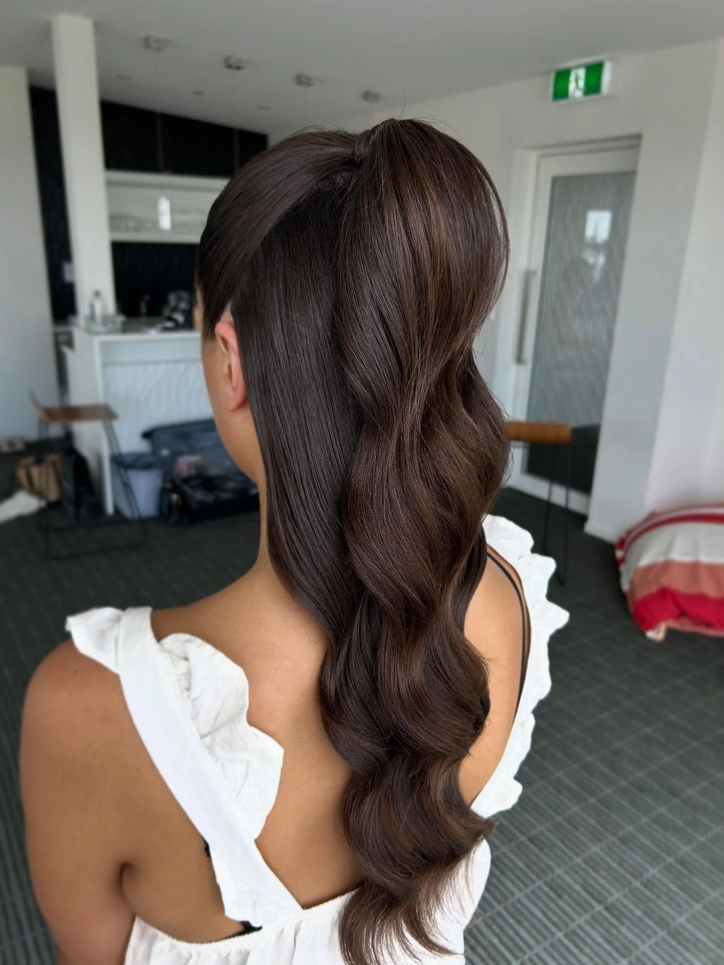 Wavey half up half down for these gorgeous bridesmaids 🤍🤍🤍