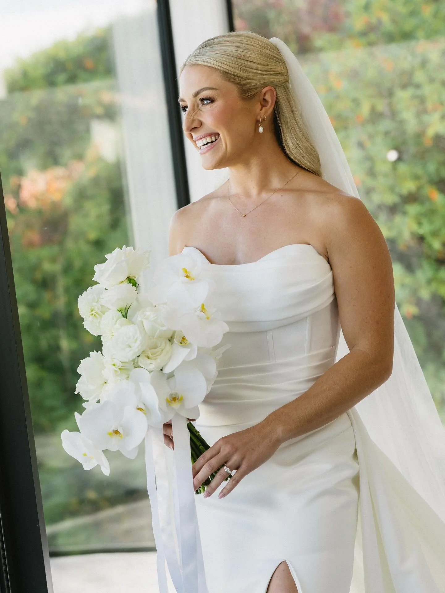 The most incredible day for this beautiful lady @sherrie___xo @messybun_nz 🤍🤍🤍 What an honour and privilege it was that you trusted me with your beautiful hair.  So special to help create a magical day for another wonderful vendor in our amazing w