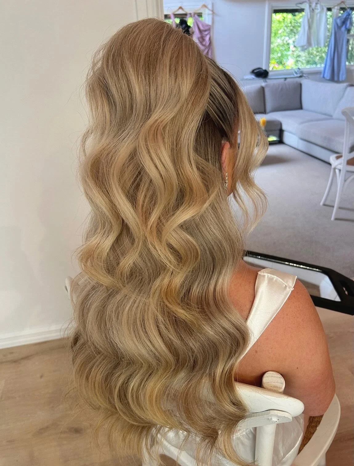 Dream hair for dream bride @kirstyfcain 🤍🤍🤍 loved creating this look. At the trial we did a glam wave and then on the day decided to do a half up flipped pony and it looked perfect. Thank you for trusting me to bring your vision to life 🫶🏻 love 