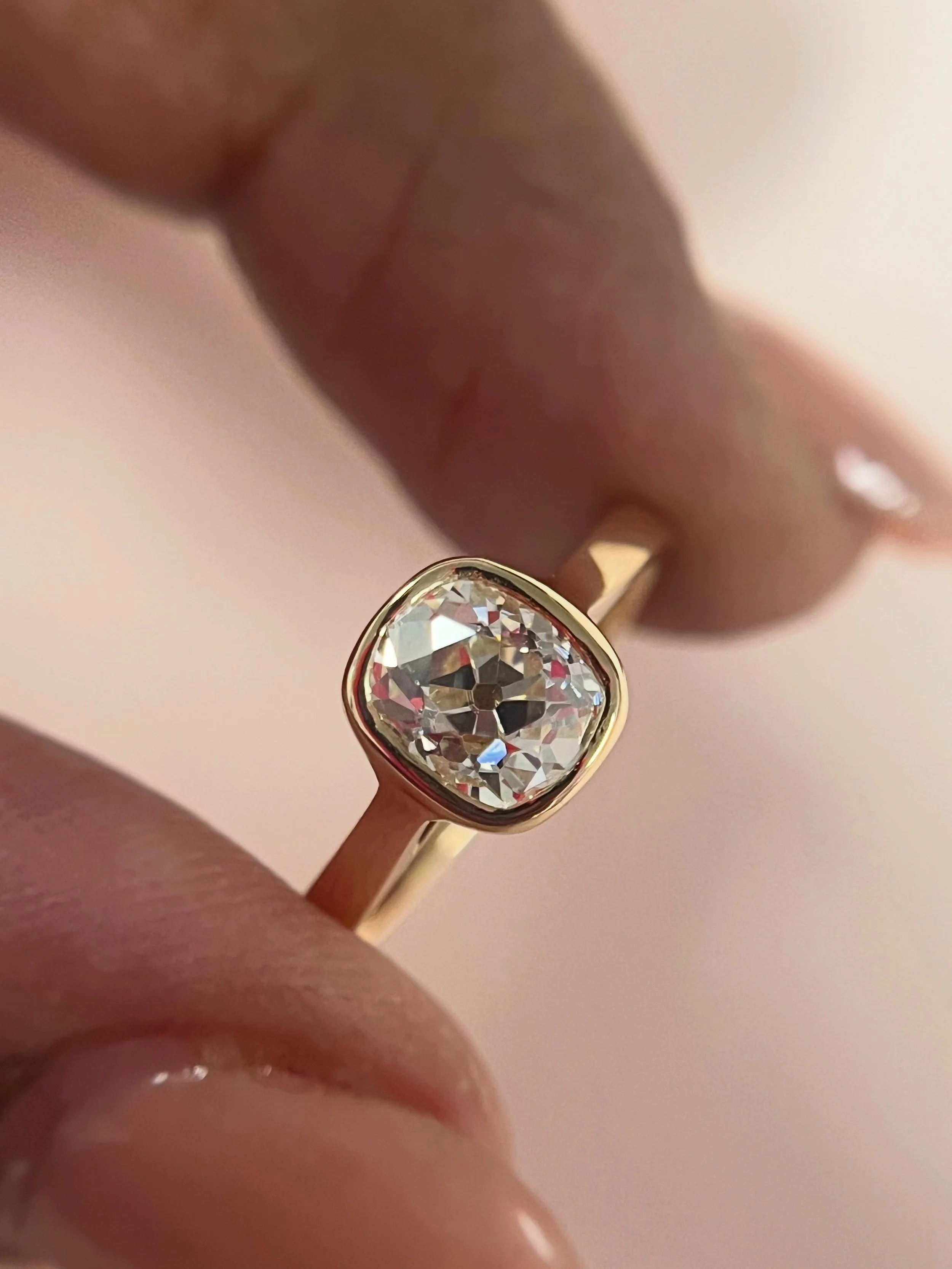 When a diamond is this gorgeous, there is no need to mess with perfection 💎😍 
I&rsquo;m thrilled to finally share this beautiful custom engagement ring, created this past Spring for Katie and Patrick ❤️ 

My clients came to me after sourcing this l