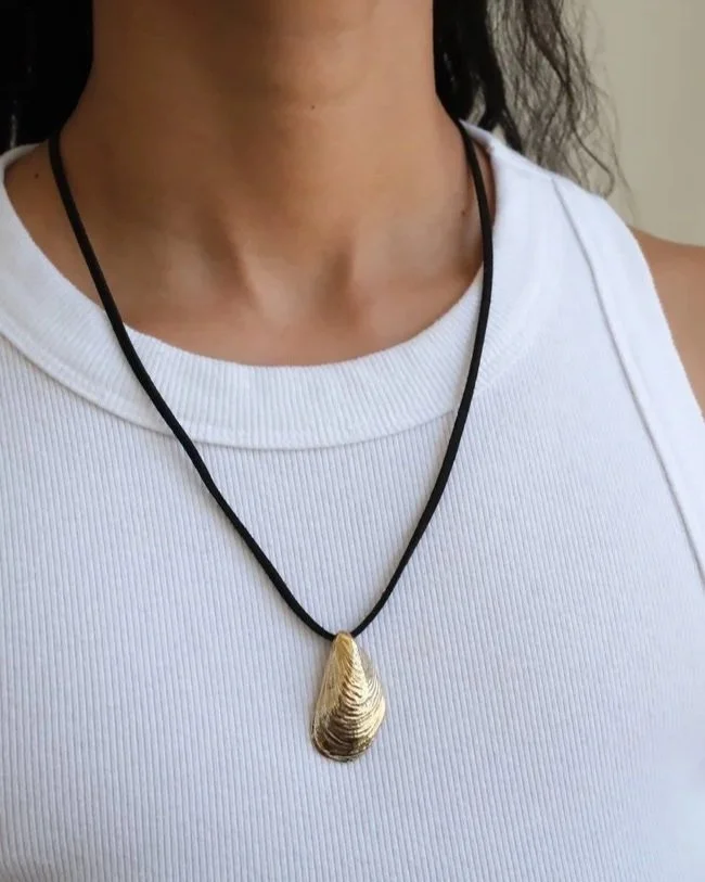 Bronze Sirena Long Shell Cord Necklace