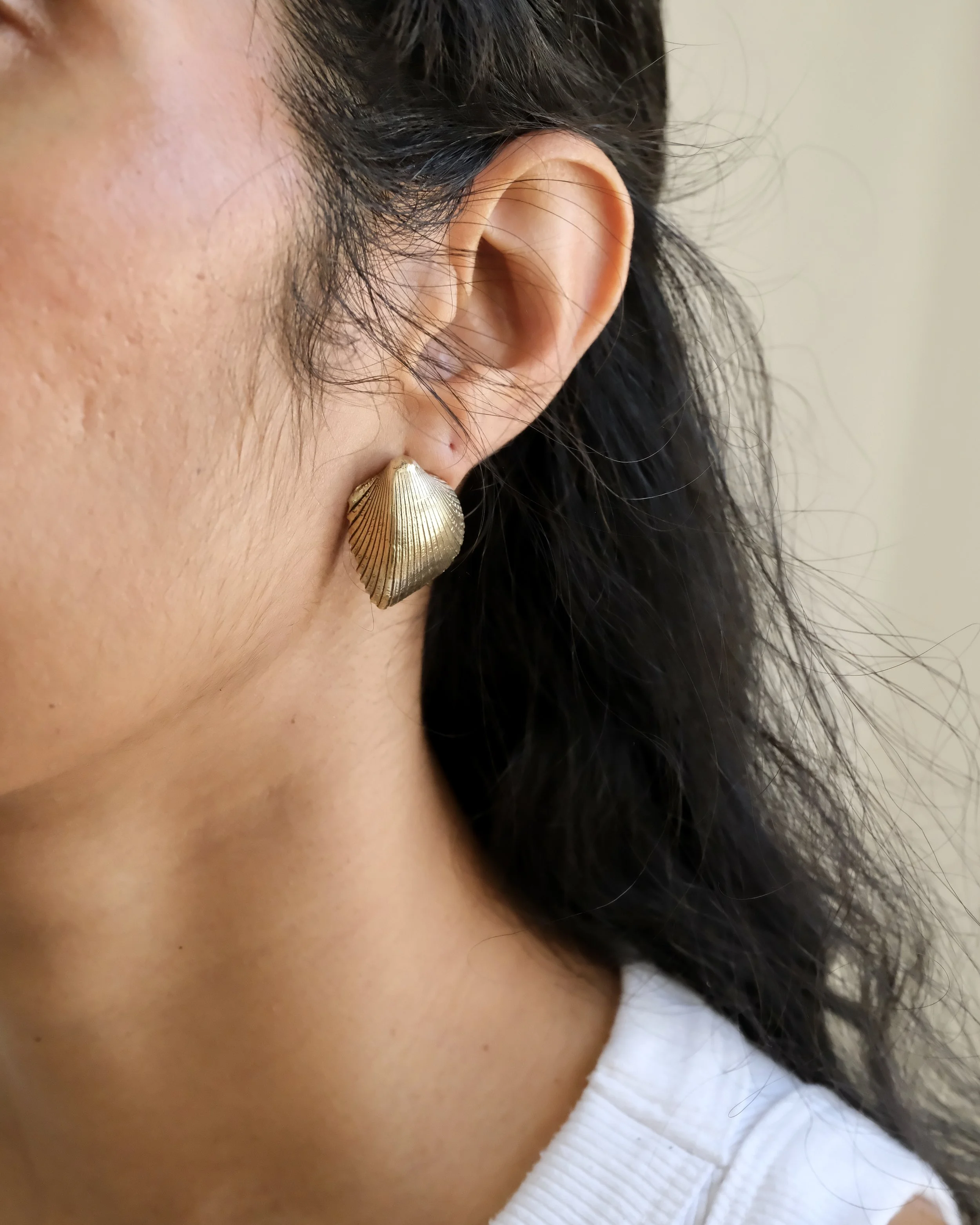 Bronze Zuri Shell Stud Earrings