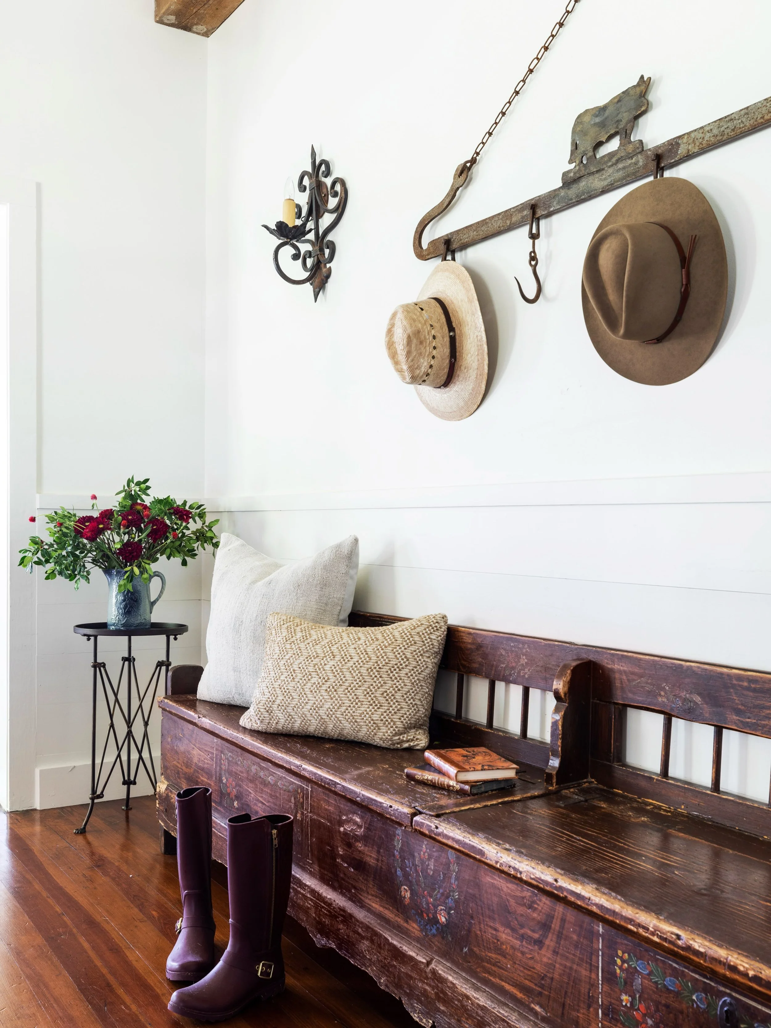 A warm welcome from Round Top 🤠

Photography by @juliesoefer
Styling by @jbheditorial