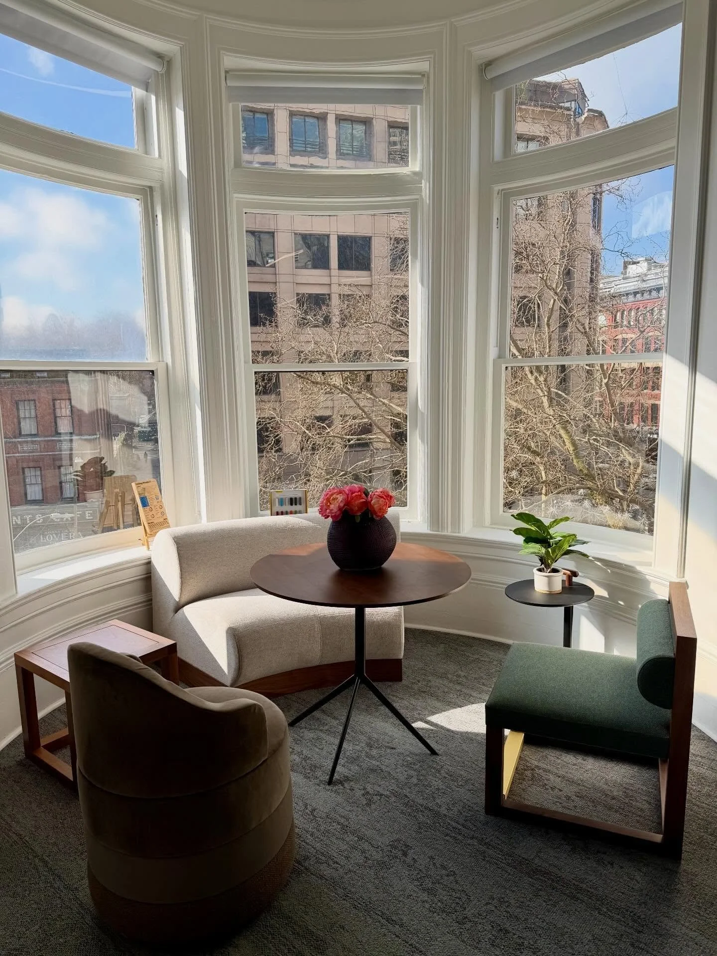 A look at #whatsinthewindow at the Concentric showroom! 

Pictured today: 

@hbffurniture's Rhine Lounge, Universal Round Continental Table, and Kubi Lounge + Coffee Table.

@memofurniture's Candy Lounge.

@bulodesign's Lucca Table.

A huge thanks to