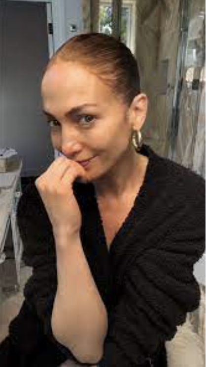 Homes and Gardens - Jennifer Lopez Makes A Controversial Design Choice in her Bathroom