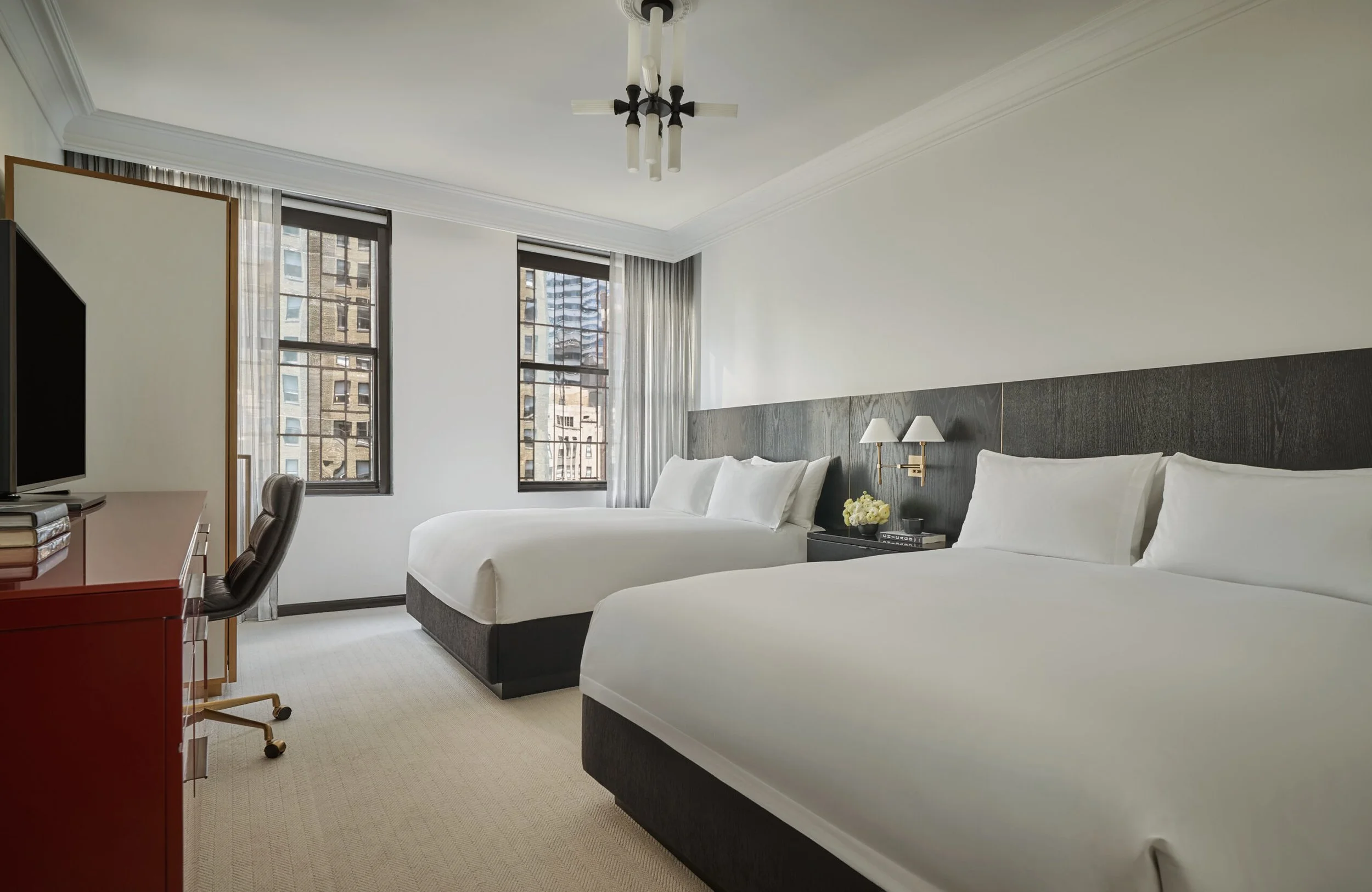 Queen-Queen-Guestroom-Pendry-Chicago-scaled.jpeg