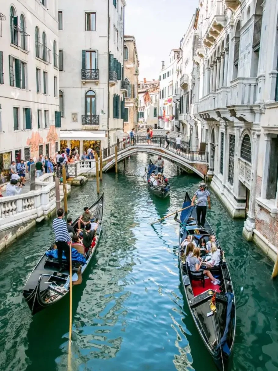 Venice feels almost unreal the first time you see it. A city built on more than 100 small islands, connected by over 400 bridges and woven together by canals instead of roads. For centuries, Venice was one of the world&rsquo;s most powerful maritime 