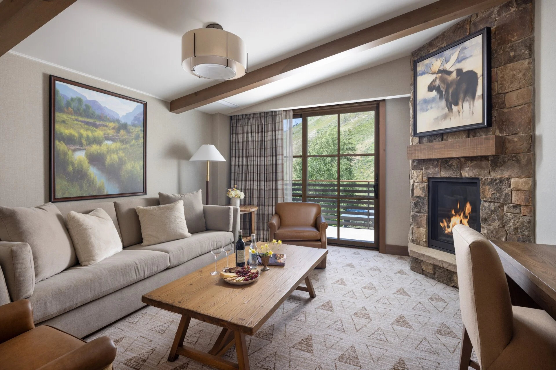 Suite-Living-Room-Rusty-Parrot-Lodge-1920x1280.jpg