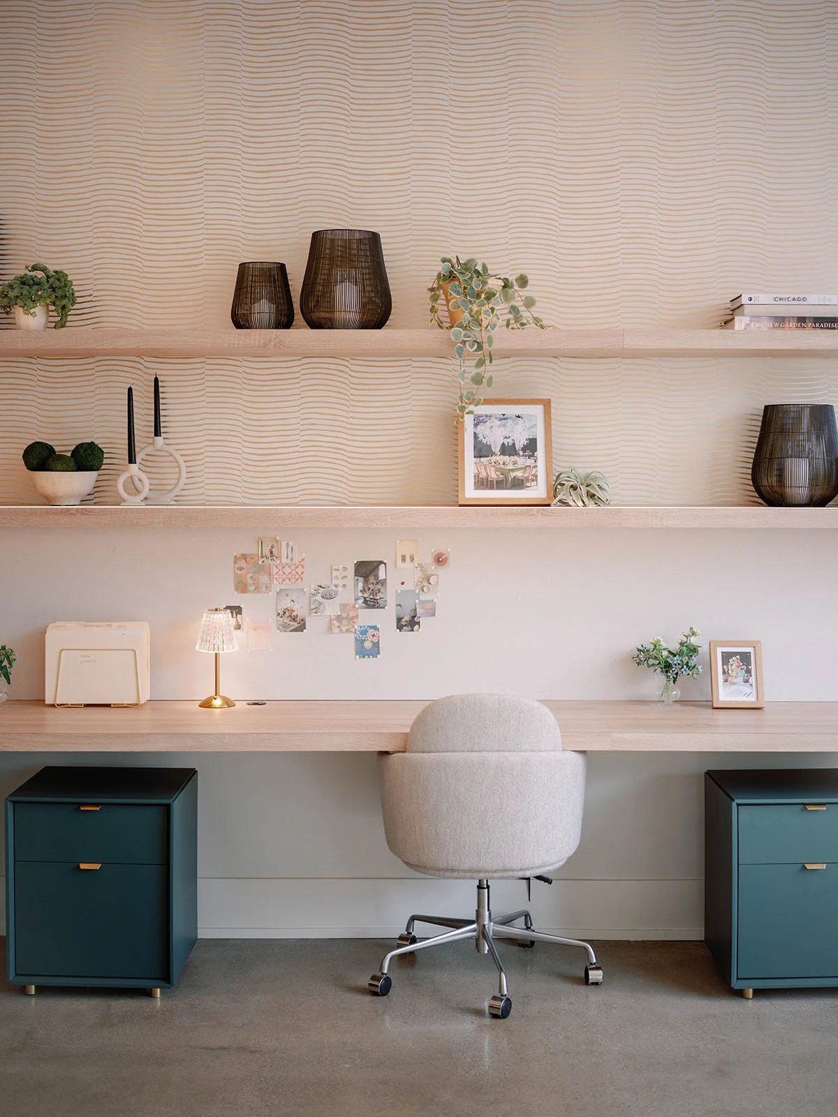 Team work station with gold wave wallcovering