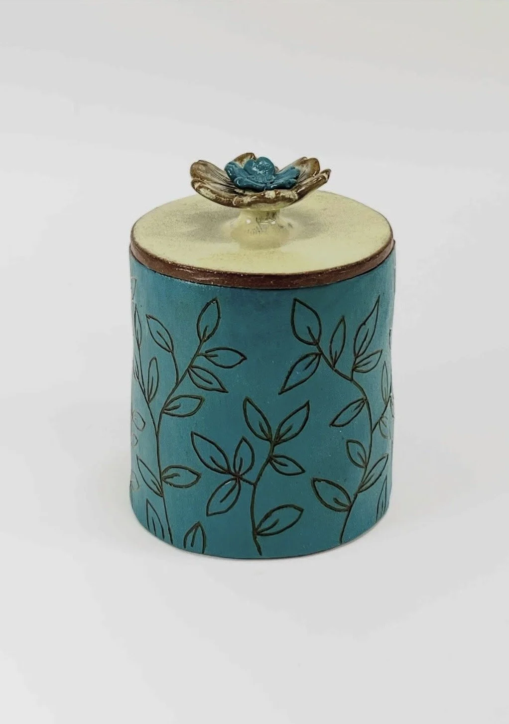 Lidded Ceramic Box Workshop with Zara Bronwyn Davis! Thursday, March 19, 6-8:30