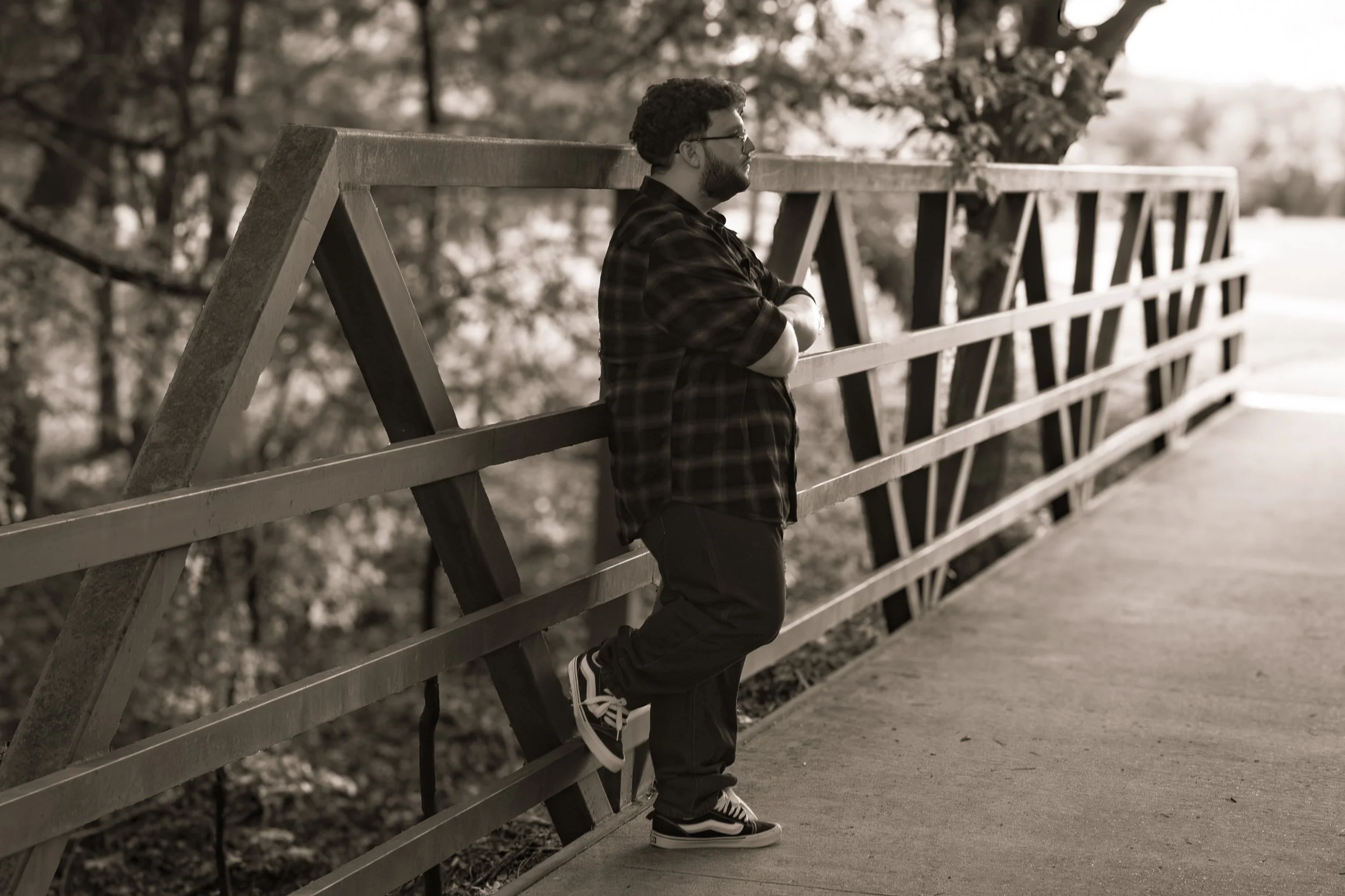 Black and white photo of high school senior on walking bridge