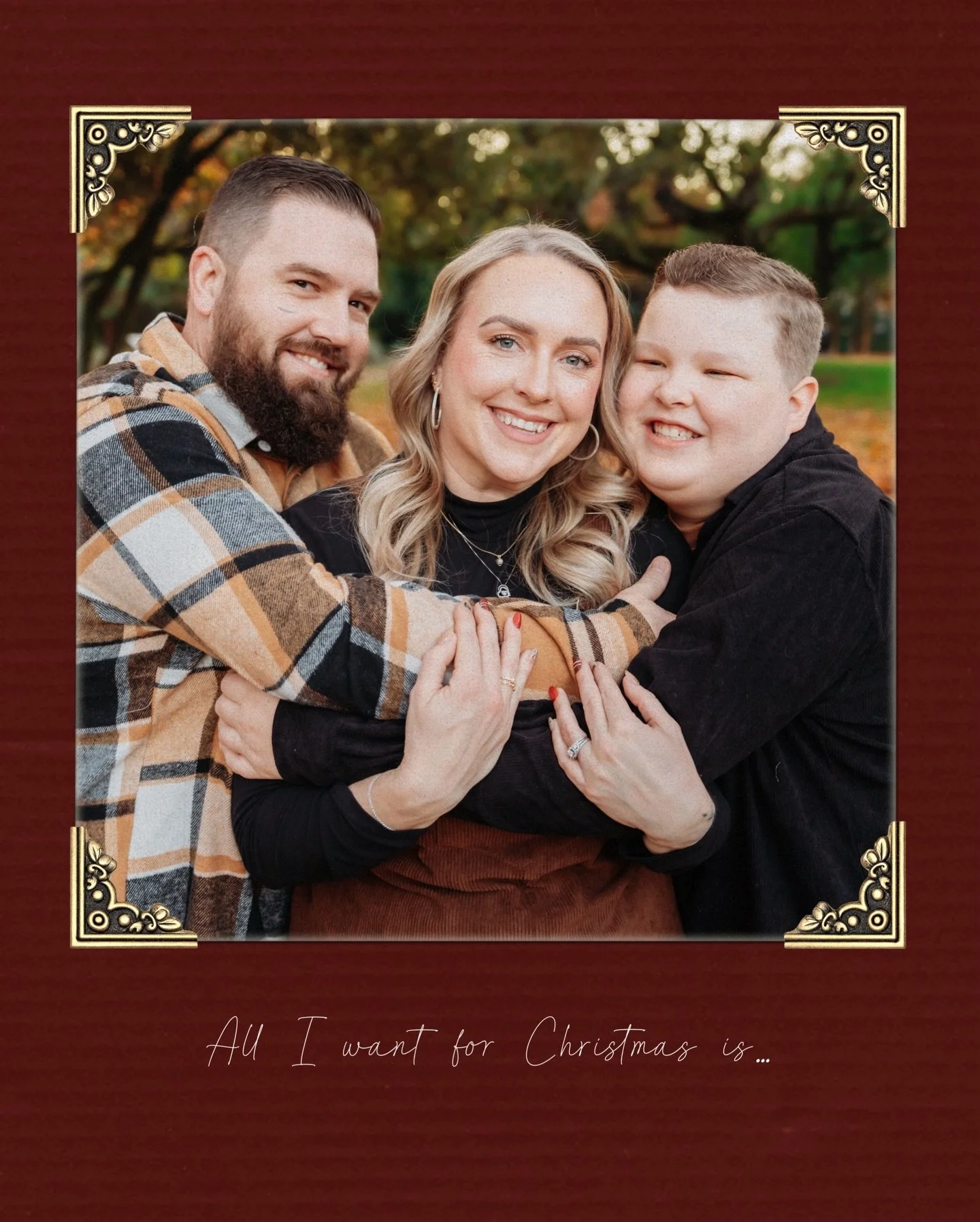 Wishing you and your family joy, love and happiness this holiday season and the year to come🎄
Love, The Ahlwardts 🩷

📸: by the amazing @gingerlysnappedphotography