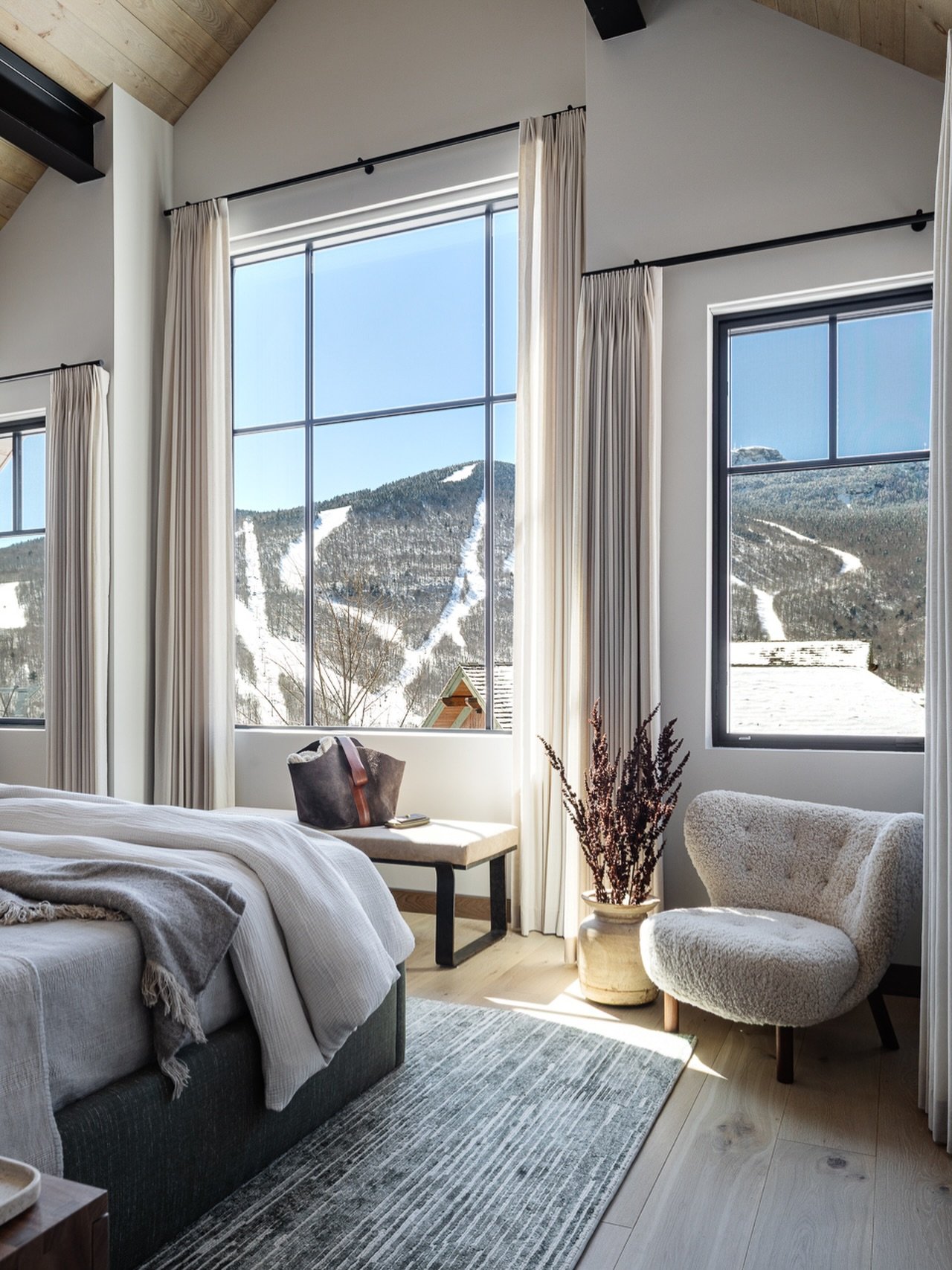 In 2026 we have something new and exciting coming your way. Here&rsquo;s a sneak peek. Happy New Year from #KennerknechtDesignGroup⁠
⁠
Photography @gregpremu ⁠
Styling @karinlidbeck ⁠
Builder @gristmillbuilders ⁠
⁠
#interiordesign #interiordesigner #