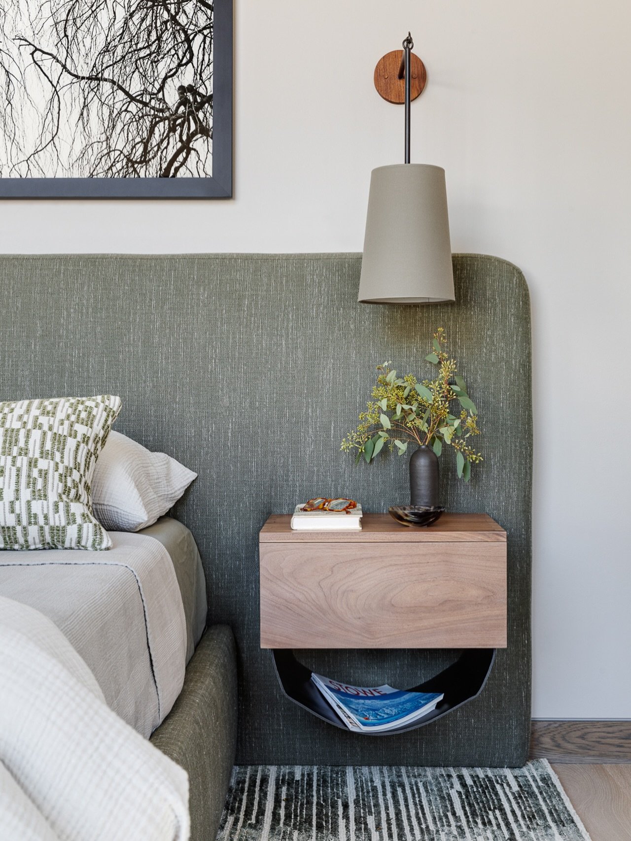 Restful and refined from our Spruce Modern Home. A chic sconce serves as a perfect reading light while a floating walnut nightstand with a leather sling stores books and magazines so you can cozy up after a day on the slopes. ⁠#KennerknechtDesignGrou