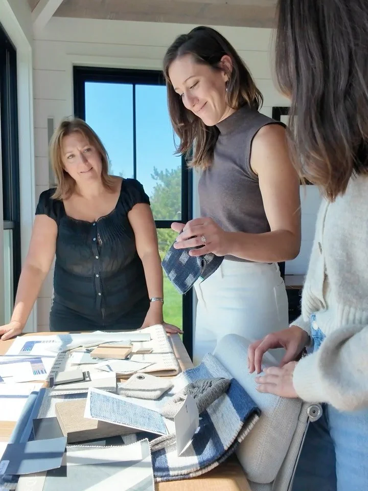 When choosing different fabrics and finishes, we source to last. We mix tones and textures with durability to create a space that&rsquo;s luxurious and livable. ⁠#KennerknechtDesignGroup⁠
⁠
#mainteriordesign #newenglandhomes #interiordesign #interior