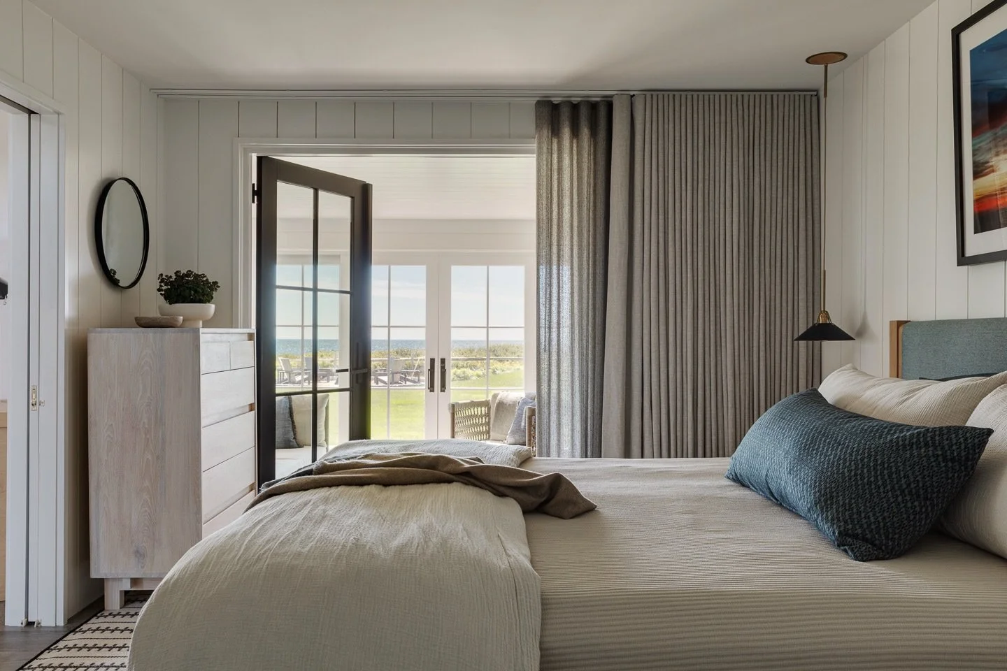 The ultimate retreat. Dual layered drapery offers a seamless transition from soft morning light to an oceanfront view. ⁠
#KennerknechtDesignGroup⁠
⁠
#bedroomdesign #bedroom #interiordesign #beachhousedesign ⁠⁠