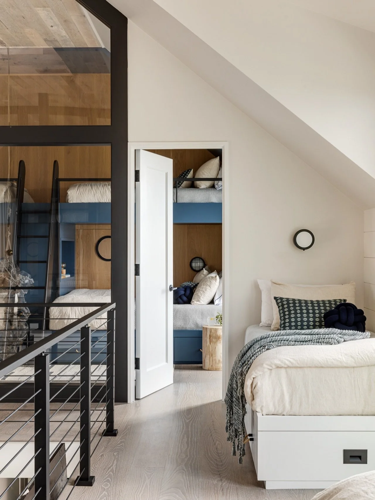 Our Ocean&rsquo;s Edge home is a space made for connection. With plenty of space for guests and ample storage solutions for everyone to unpack and feel at home. There&rsquo;s truly room for all at this island oasis. #KennerknechtDesignGroup⁠
⁠
#bedro