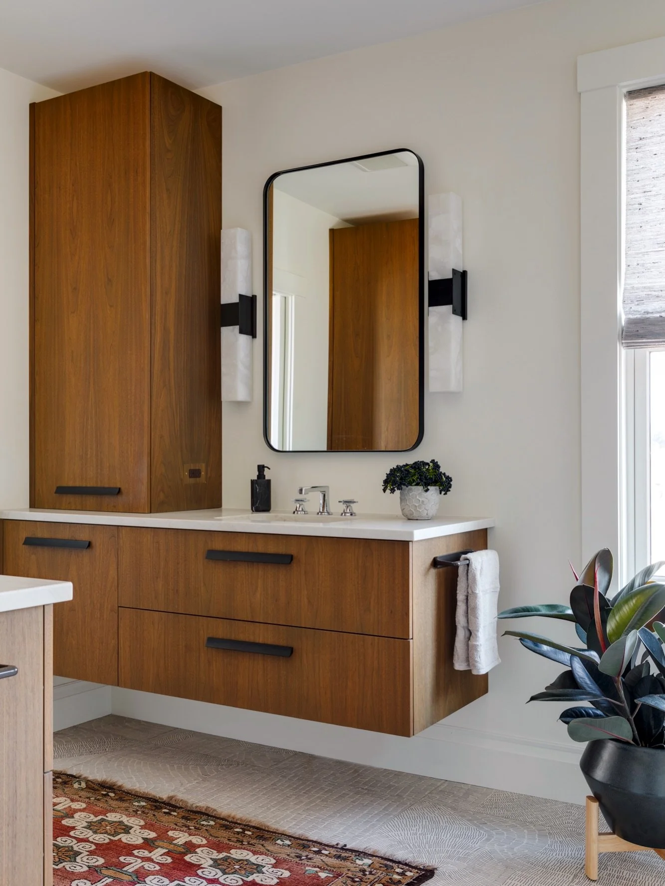 From classic to coastal, contemporary to collected. Every project presents our team with the opportunity to learn more about how our clients live, what they gravitate towards, and how we can make this space personalized for them. ⁠⁠#KennerknechtDesig