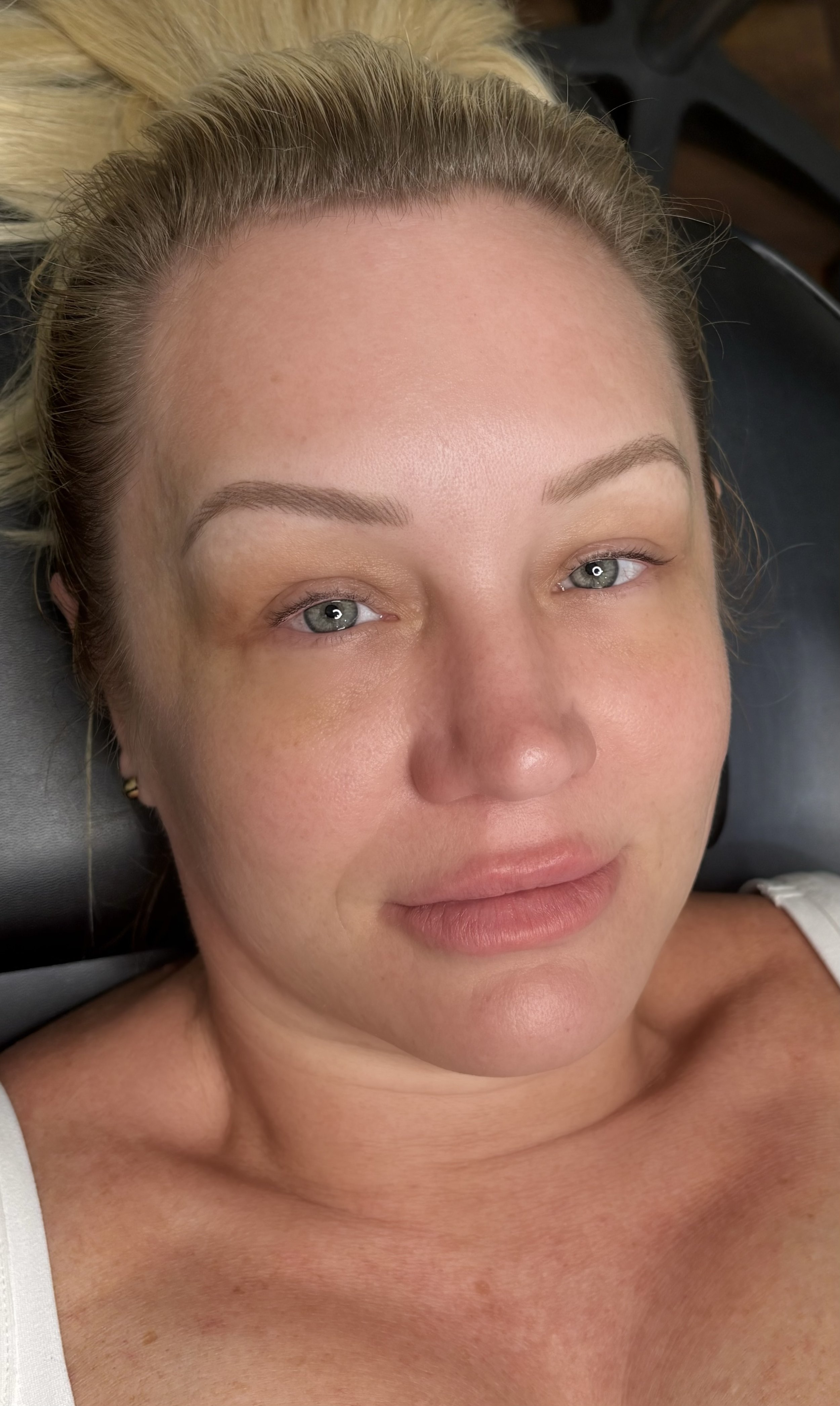 Facetune_21-10-2026-18-35-17.jpeg