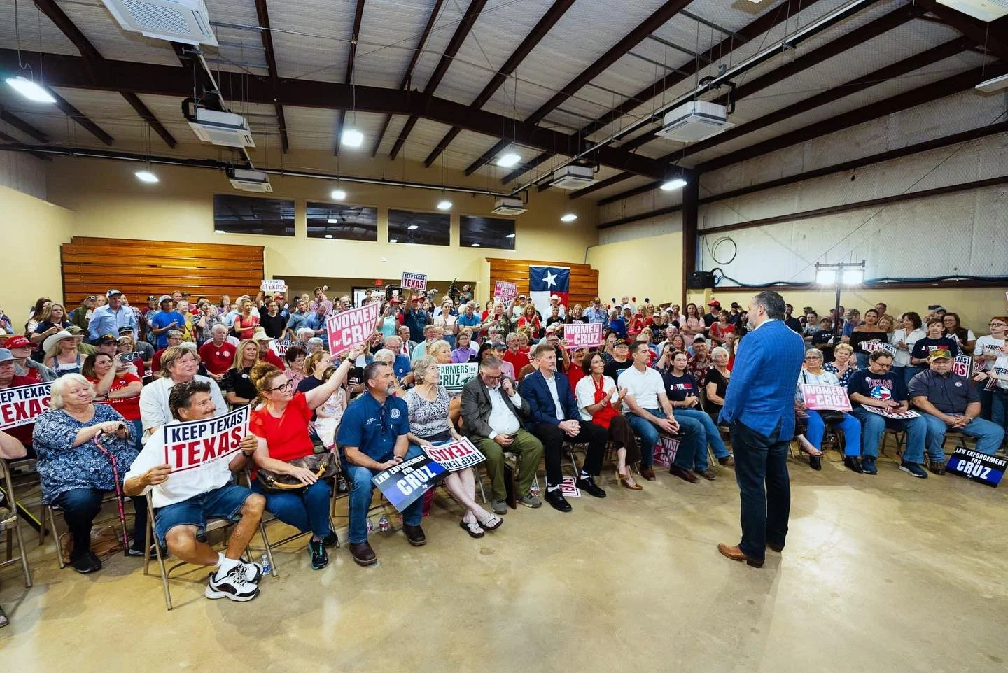 Great afternoon rally here in Washington County!  Senators Ted Cruz @tedcruz and Tom Cotton @tomcottonar dropped by to give a shout out to Trey Wharton, @whartonfortexas and our very own Senator Kolkhorst @lois.kolkhorst was out in full force!  Great