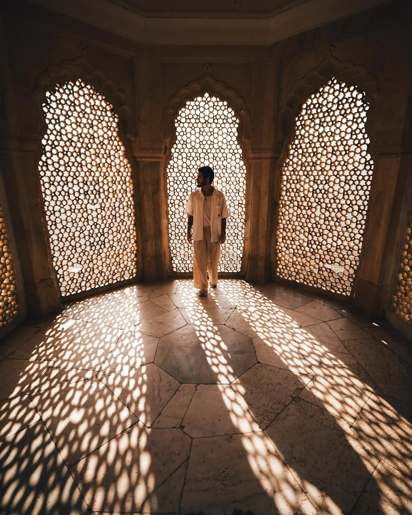 Moments from Jaipur, India 🇮🇳 
Stills from Amber Fort, walking on top of the Jaigarh Fort wall and overlooking the wall of Amer. 
Beautiful and epic views to catch on sunrise. 
Indian architecture is one of my biggest reasons why I love this countr