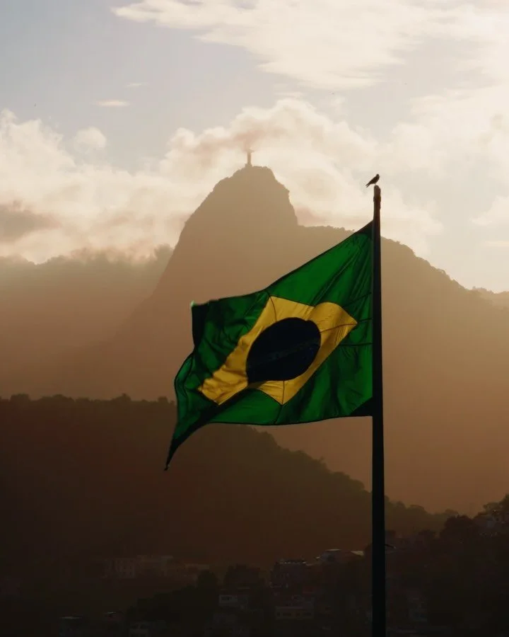 I spent my last weekend in Rio de Janeiro chasing an iconic shot with @emmett_sparling 
@corona hosted one of the biggest events of the year in Copacabana beach &mdash; an unforgettable concert with nearly 2 million people.
The challenge sounded simp