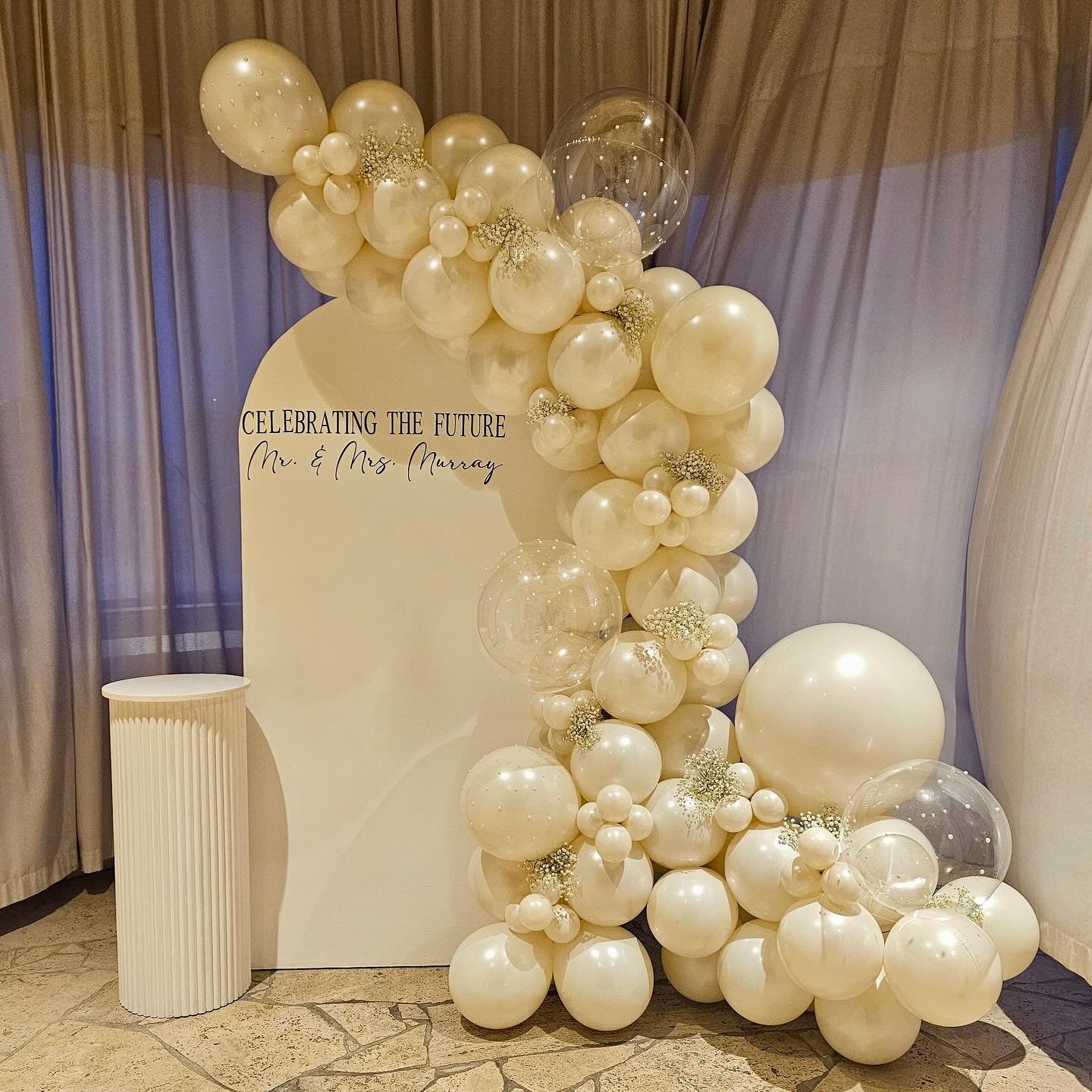 Delicate details of this dreamy engagement set up βοΈ π π₯
#engagement #wedding #bride #balloongarland #balloonbusiness
