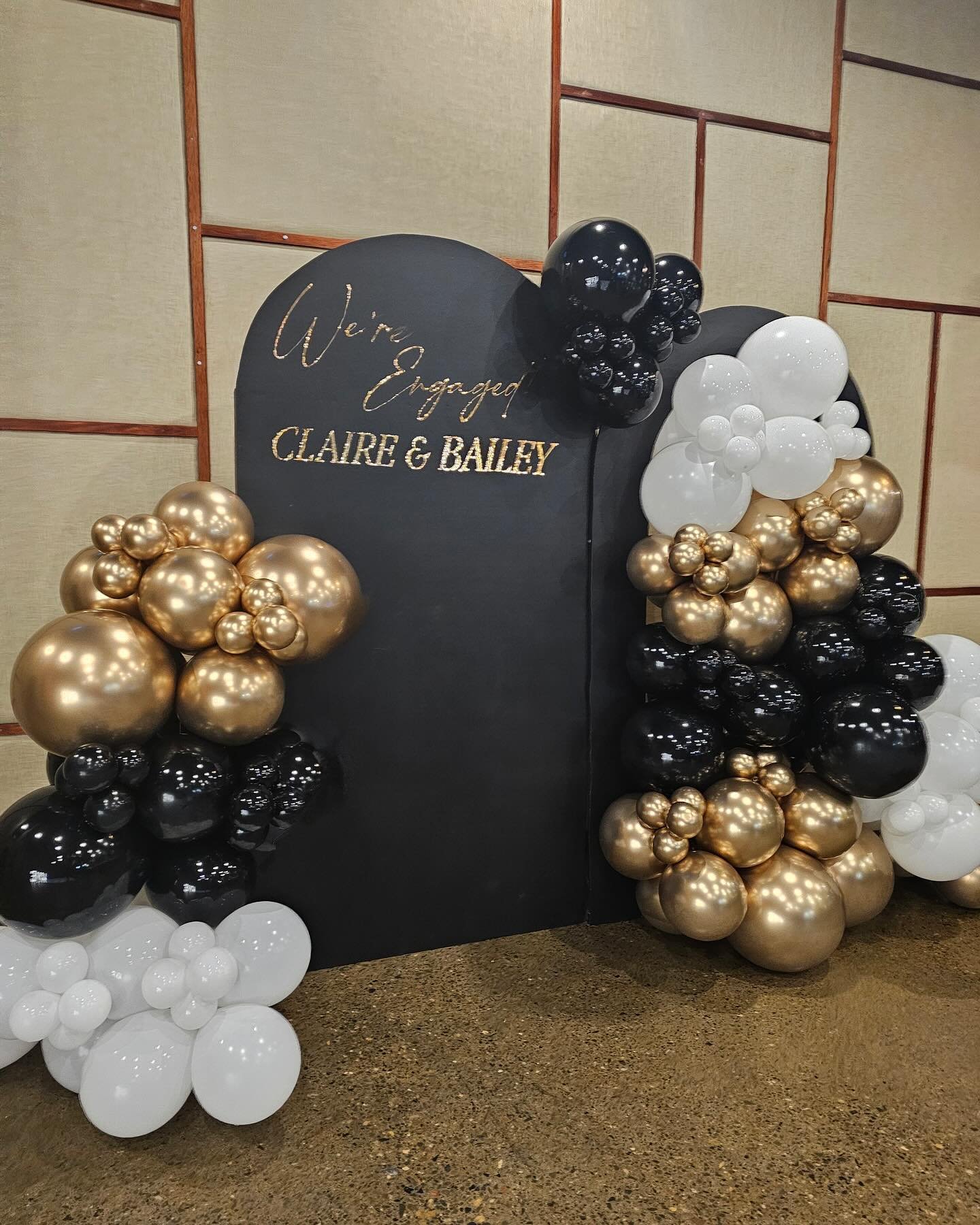 Timeless black & gold for Claire and Bailey’s engagement π€
#engagement #classic #wedding #events #balloongarland #balloons