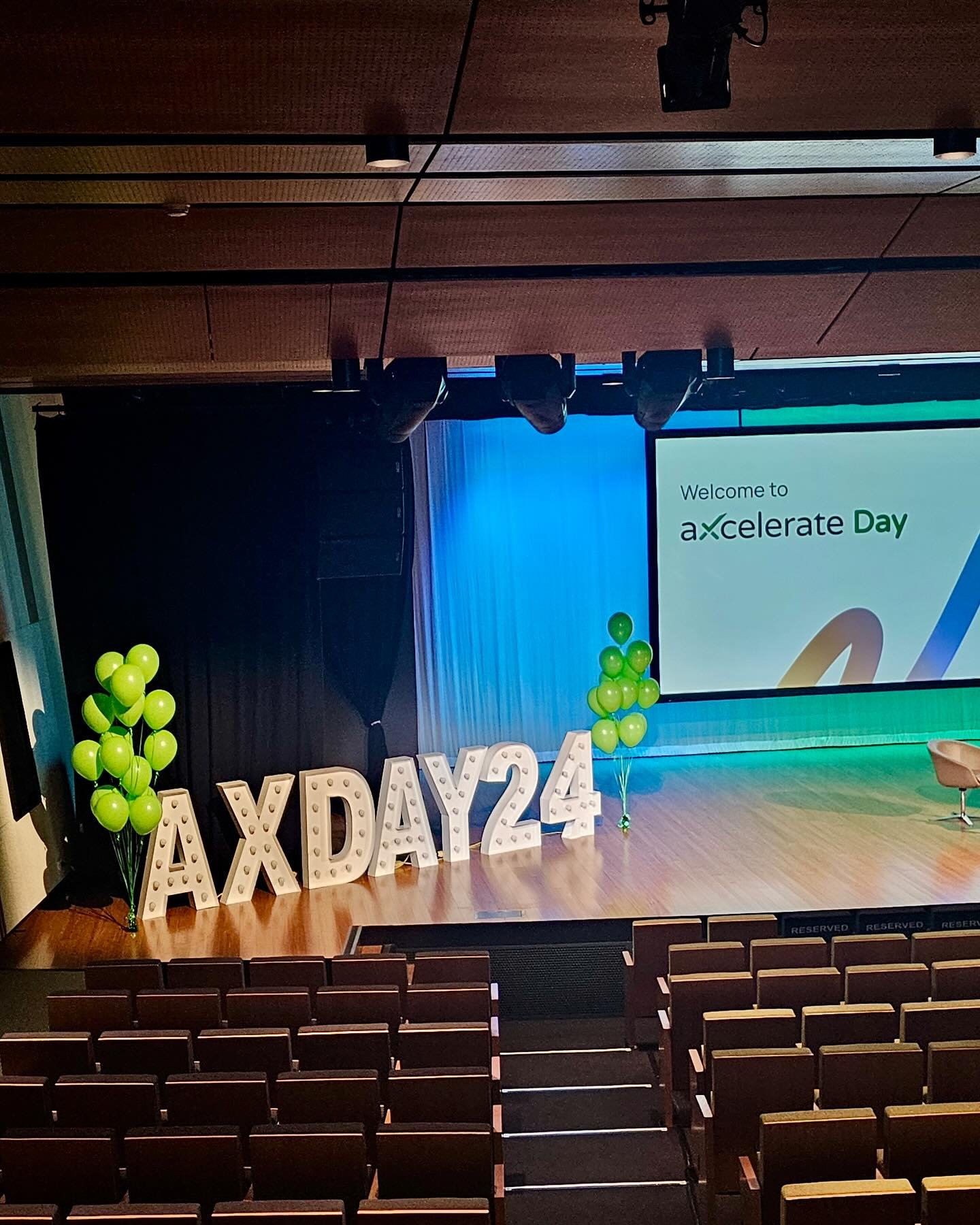 It doesn’t matter if your budget is big or small… there is always a way to bring something a bit special to your next event. π
#balloons #smallbusiness #corporate #it