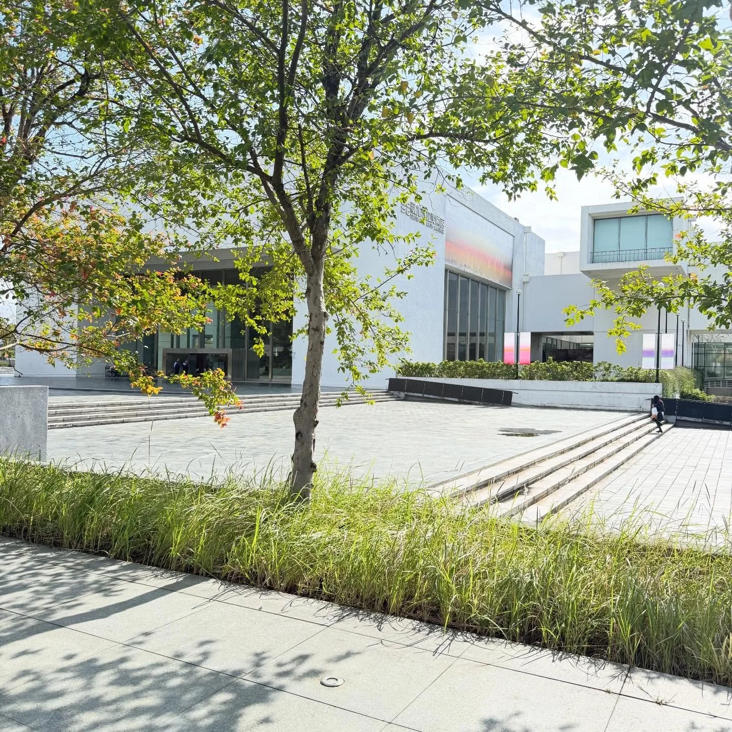 ✨ Healthy Parenting Starts With Us ✨

A few days ago, I met my mom at an art museum in Taipei.
No big talks. No &ldquo;who was right.&rdquo;
Just two women, breathing in the quiet together.

As parents, we want to raise emotionally healthy kids&helli