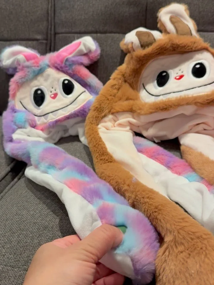 Special Christmas gift from MiniMama, straight from Asia 🎁✨
It&rsquo;s the newest Epid Labubu &mdash; a super cute Labubu hat!
I always thought about owning a Labubu&hellip;
then I laughed and thought, why not let the kids become Labubu instead? 😆
