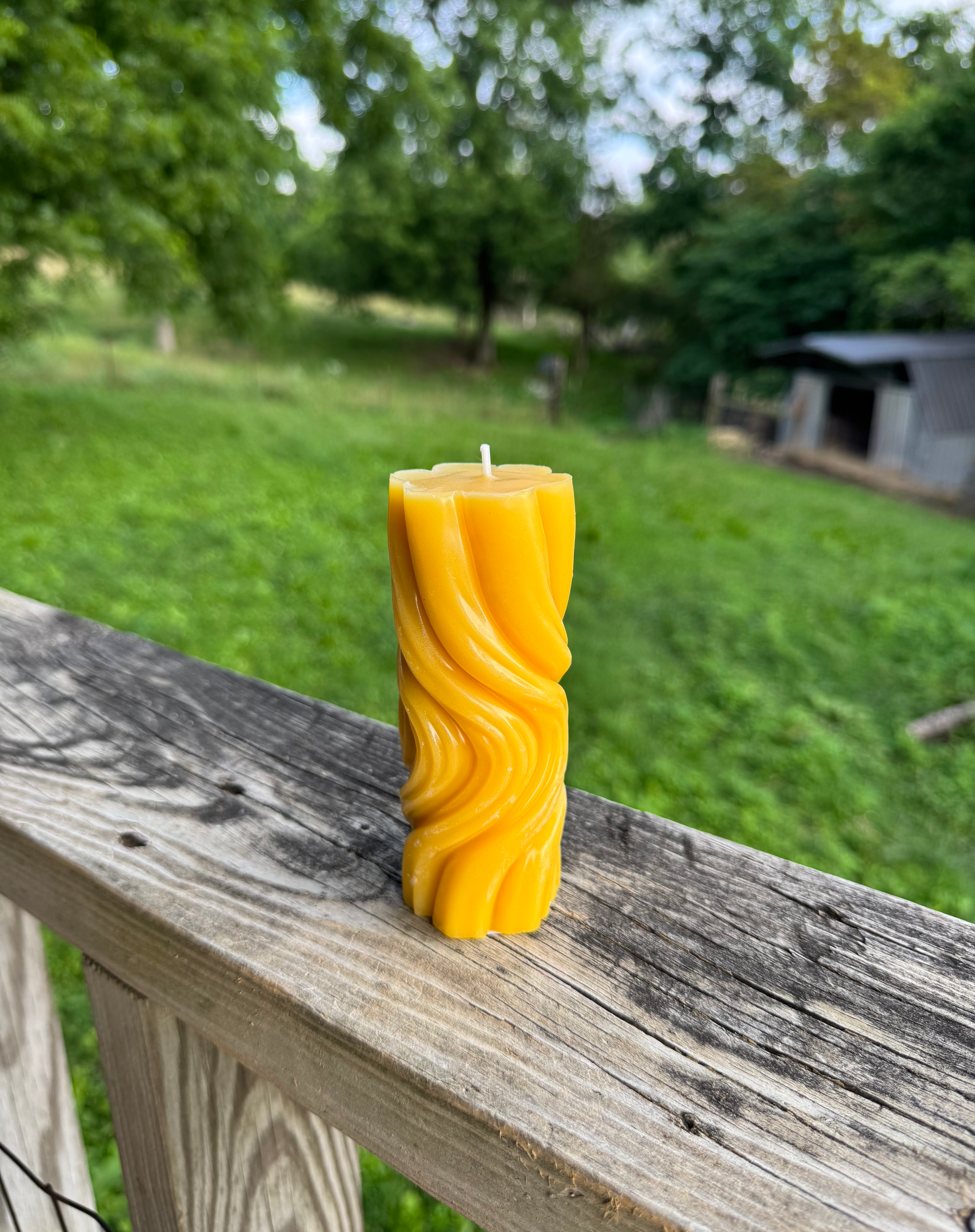 Beeswax Candle_Small Swirl.png
