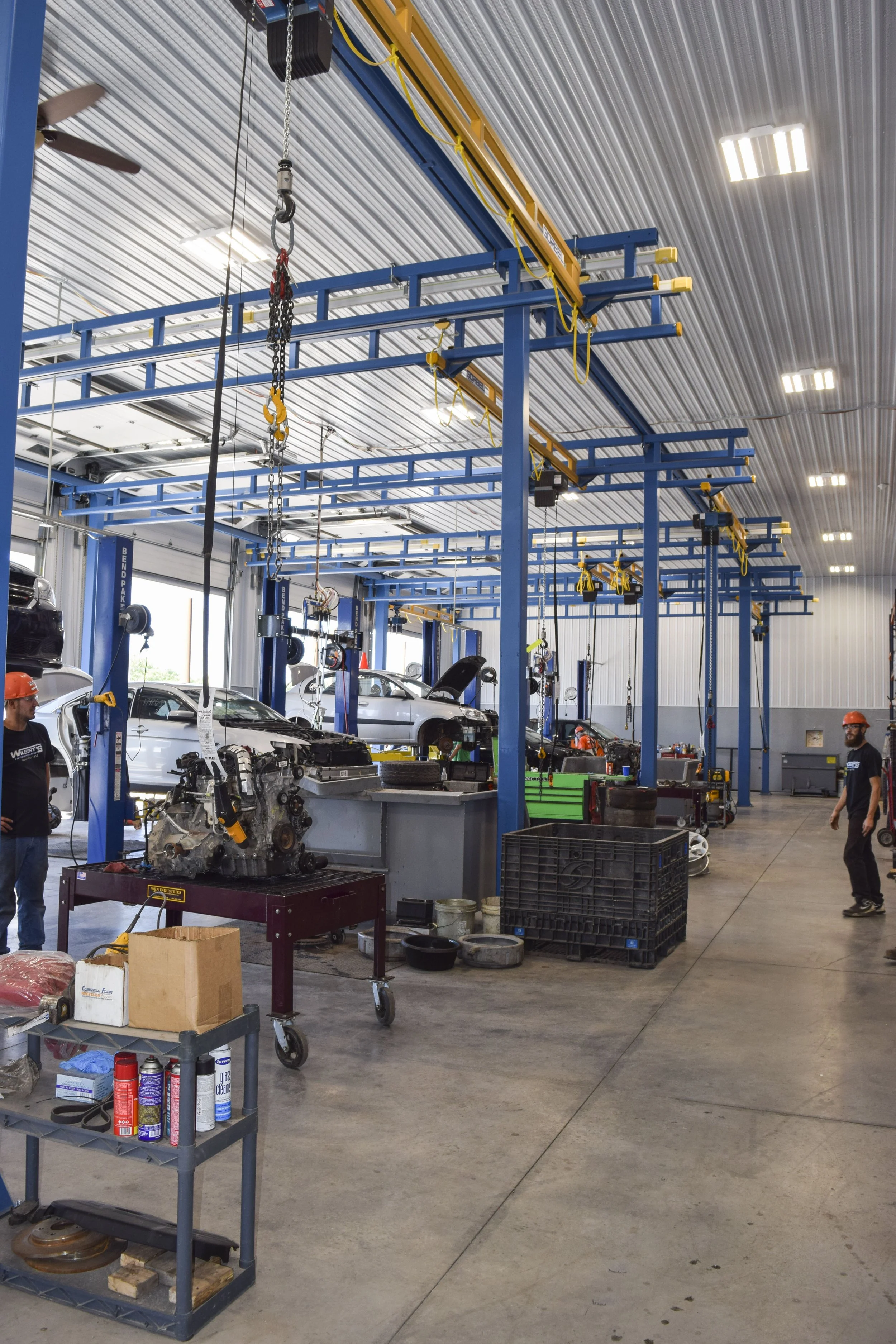 186_workstation freestanding bridge crane_Auto Shop.JPG
