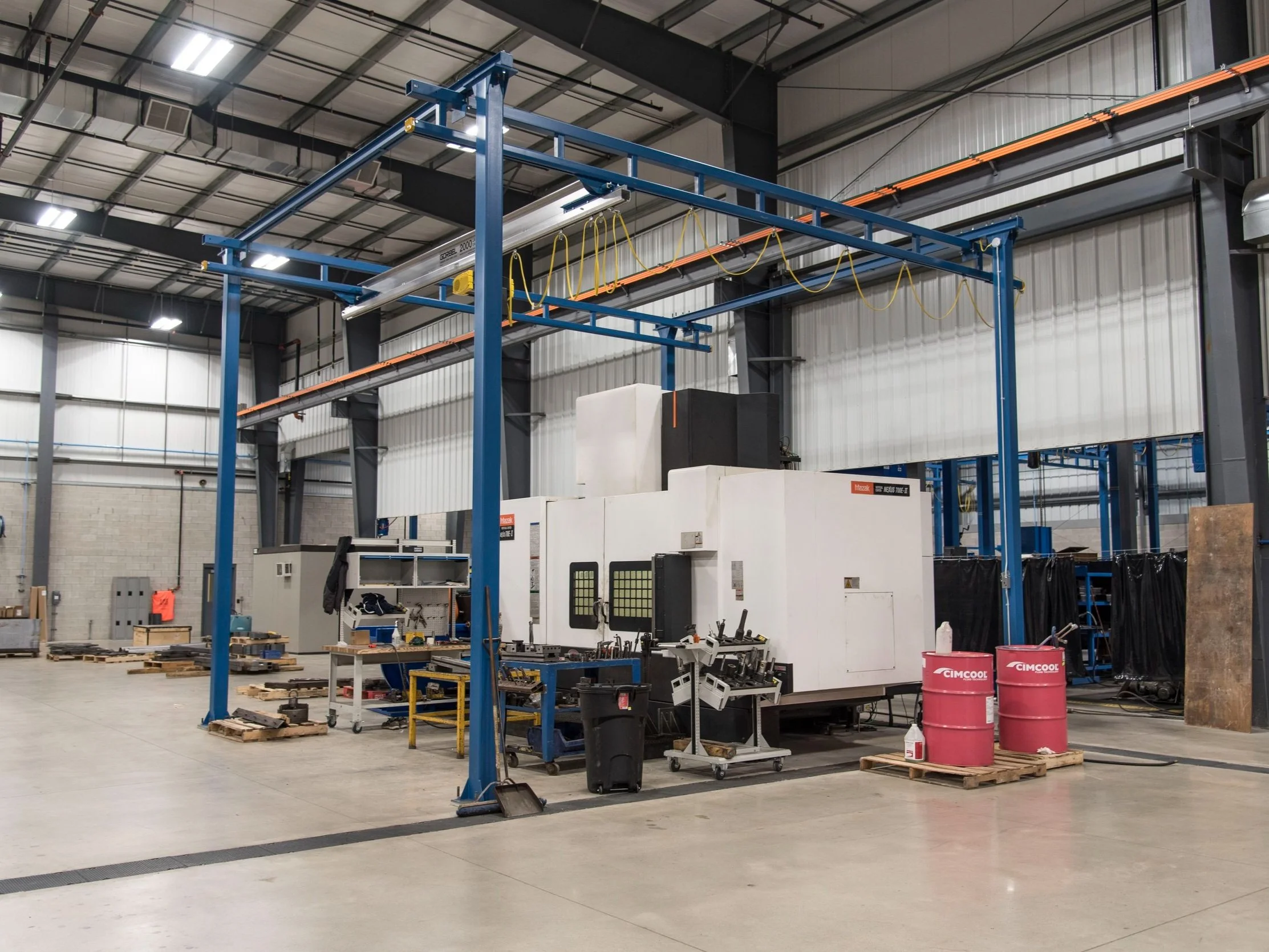 183_workstation crane freestanding enclosed track_Work Cell CNC.JPG