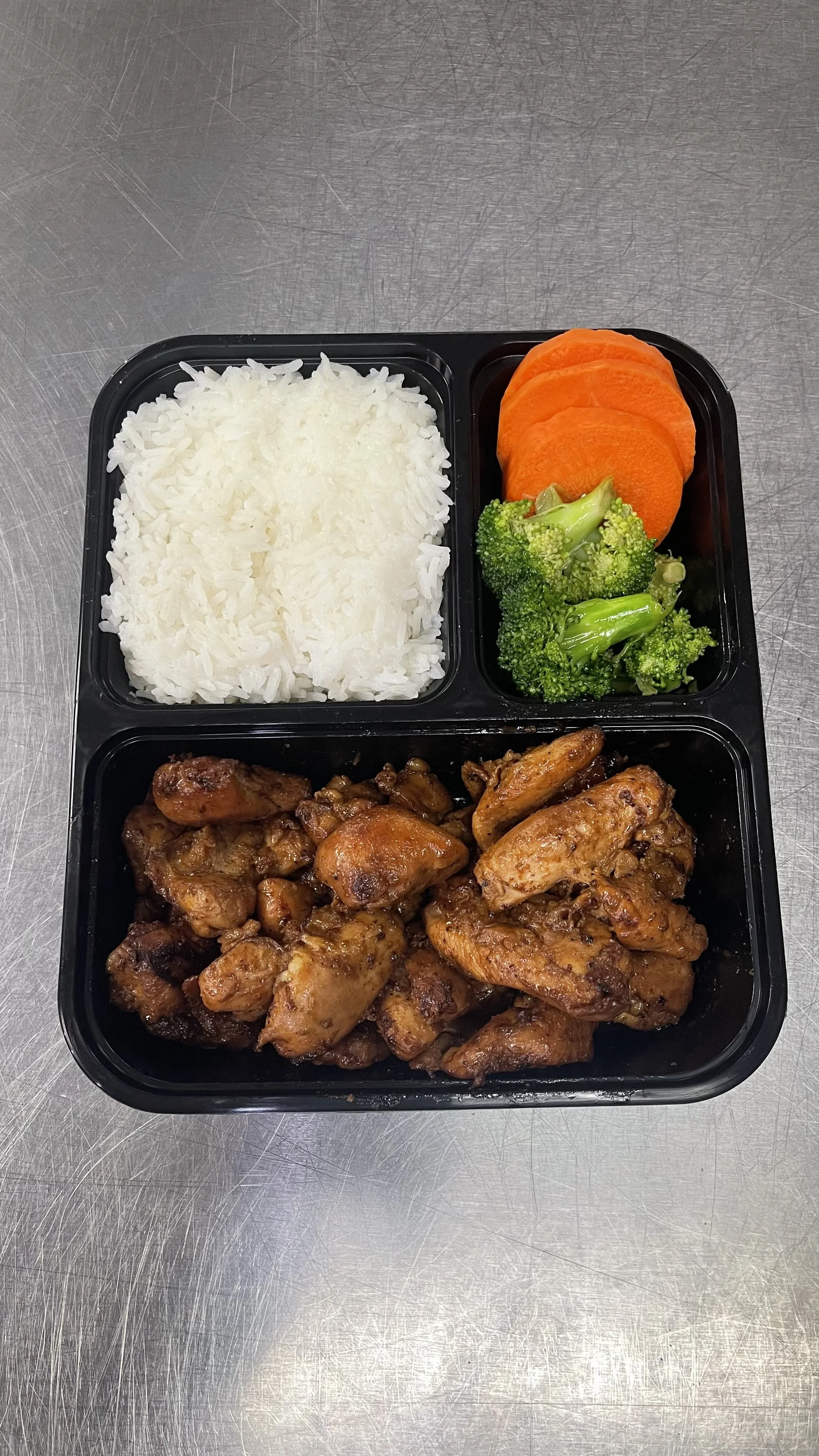 Calamansi Chicken with White Rice and Veggie Medley.jpg