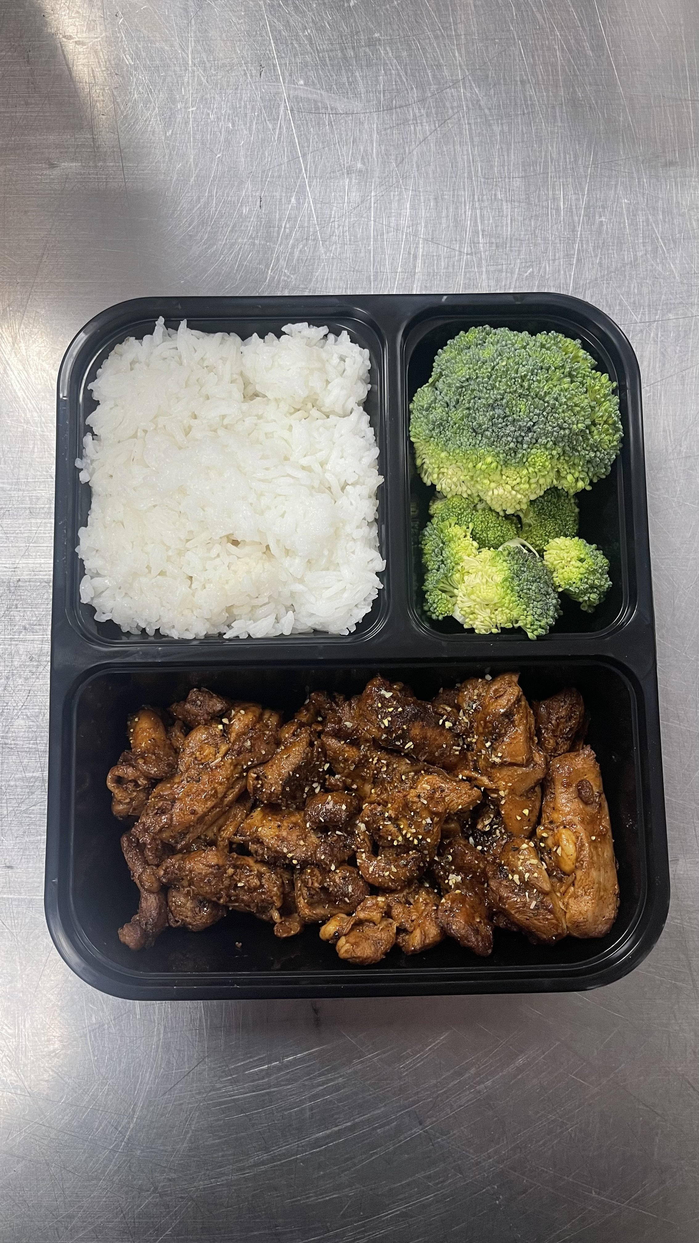 Lemon Pepper Chicken with White Rice and Broccoli.jpg