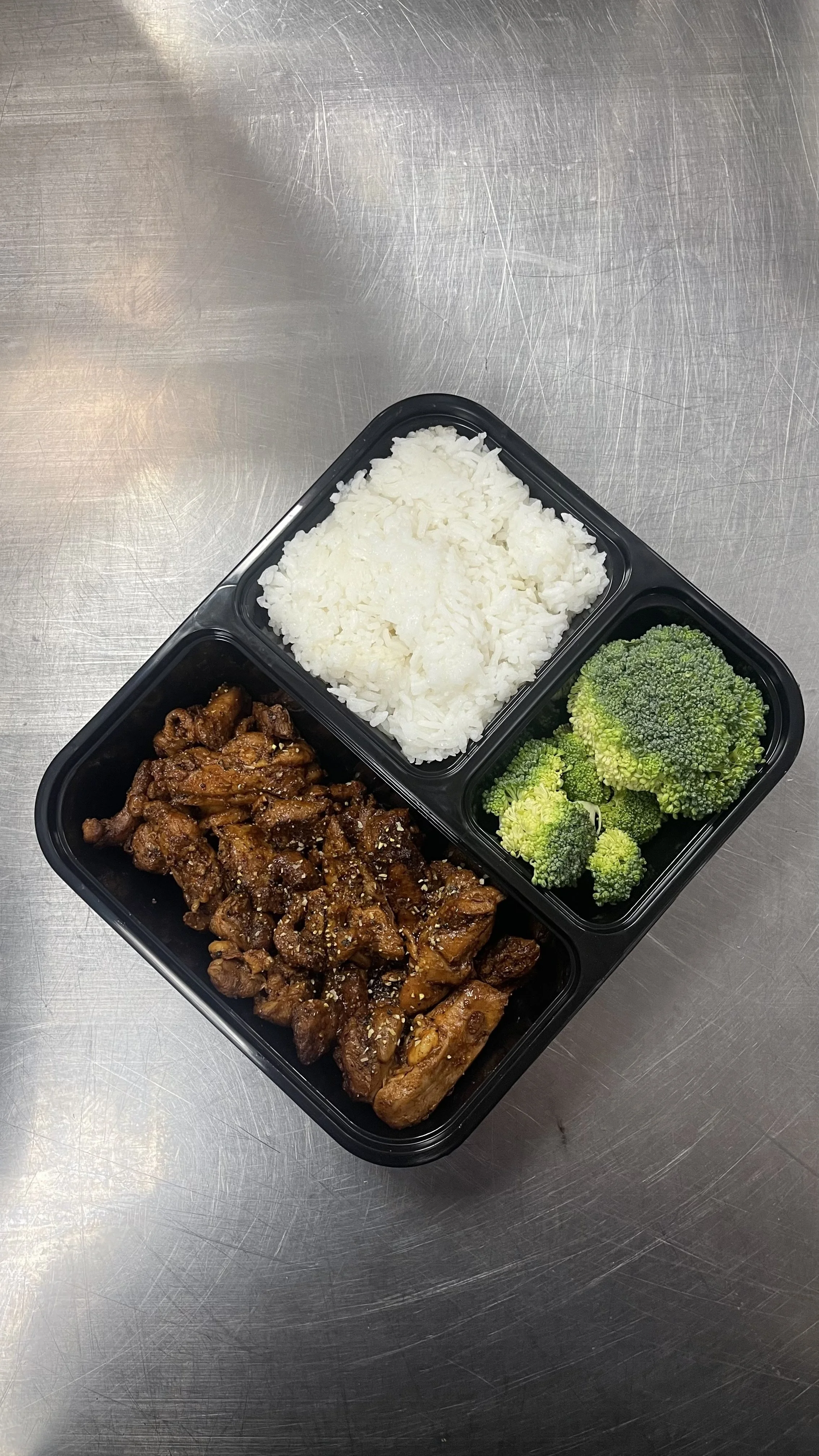 Lemon Pepper Chicken with White Rice & Broccoli
