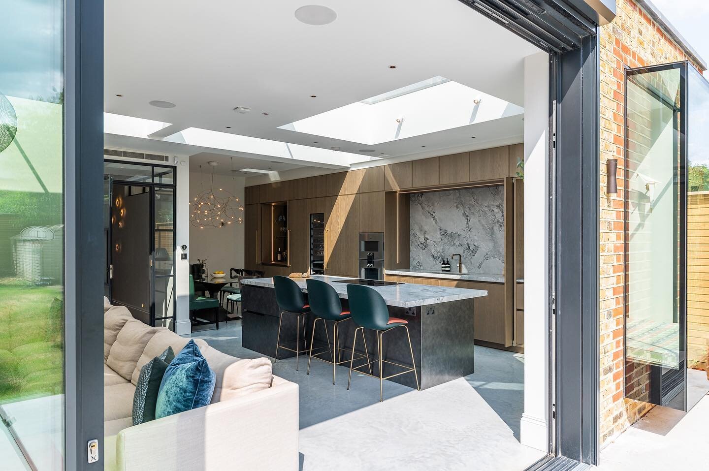 A recent collaboration highlighting an open plan kitchen and living space with super smart finishes.

Interior design: @colour_interiors_ltd 
Architect: @adearchitecture 
Kitchen: Eggersman by @suchdesignslondon 
Chairs: @gubiofficial 
Sofa: @sofadot